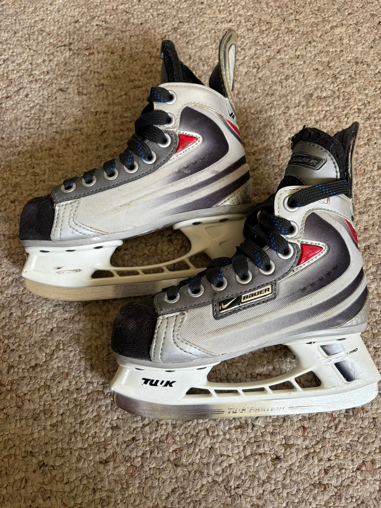 🏒 BAUER VAPOR YOUTH HOCKEY SKATES — $25 🏒 - photo 2