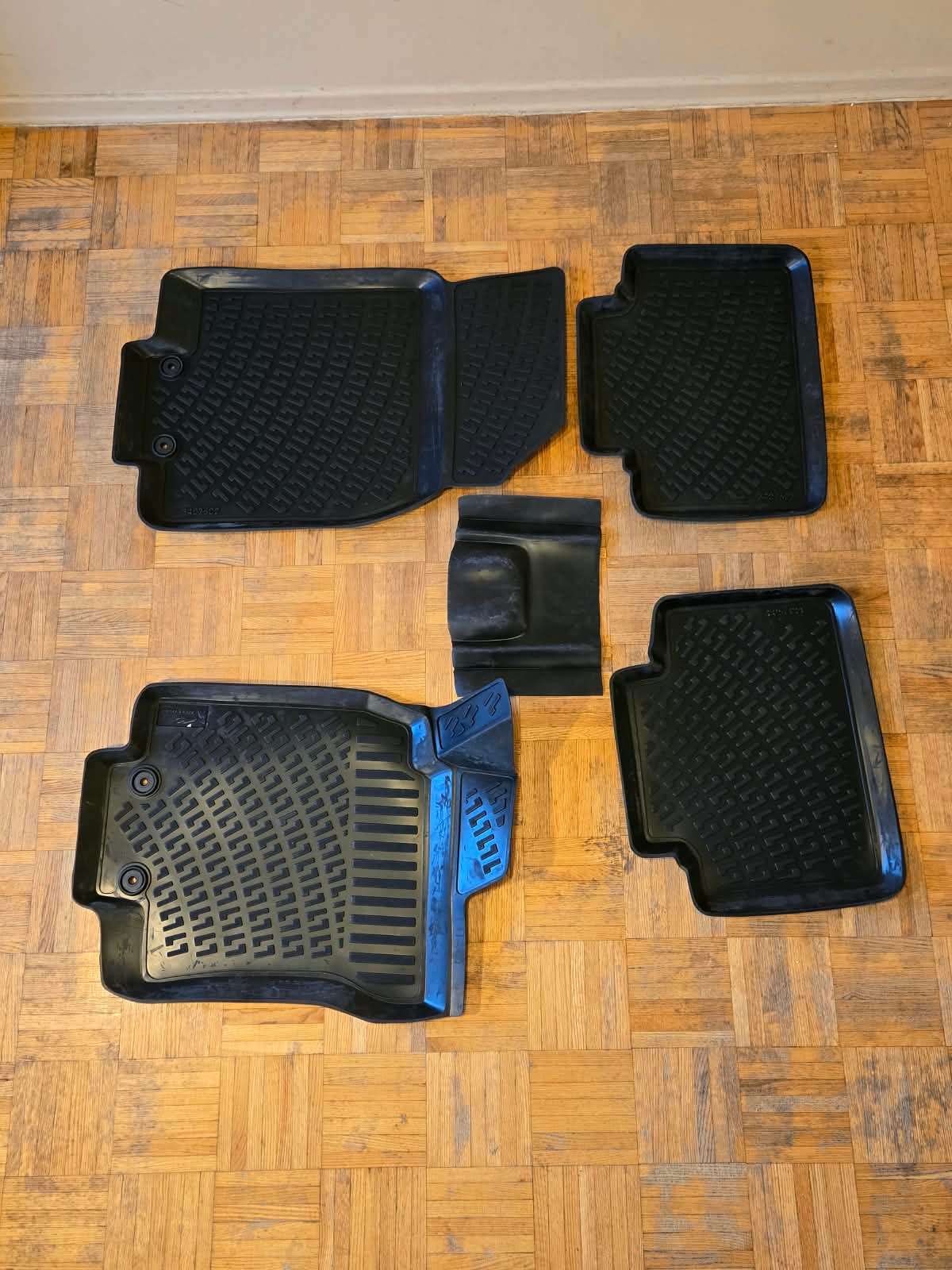 5. RizLiner Nissan Rogue 2014-2020 Floor Mats