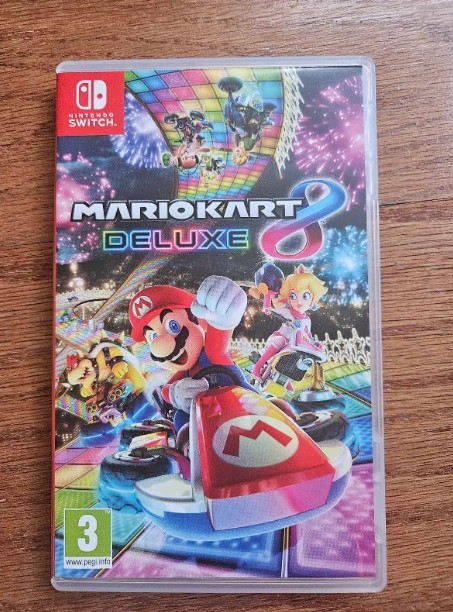 Mario Kart 8 Deluxe – Nintendo Switch – Excellent Condition
