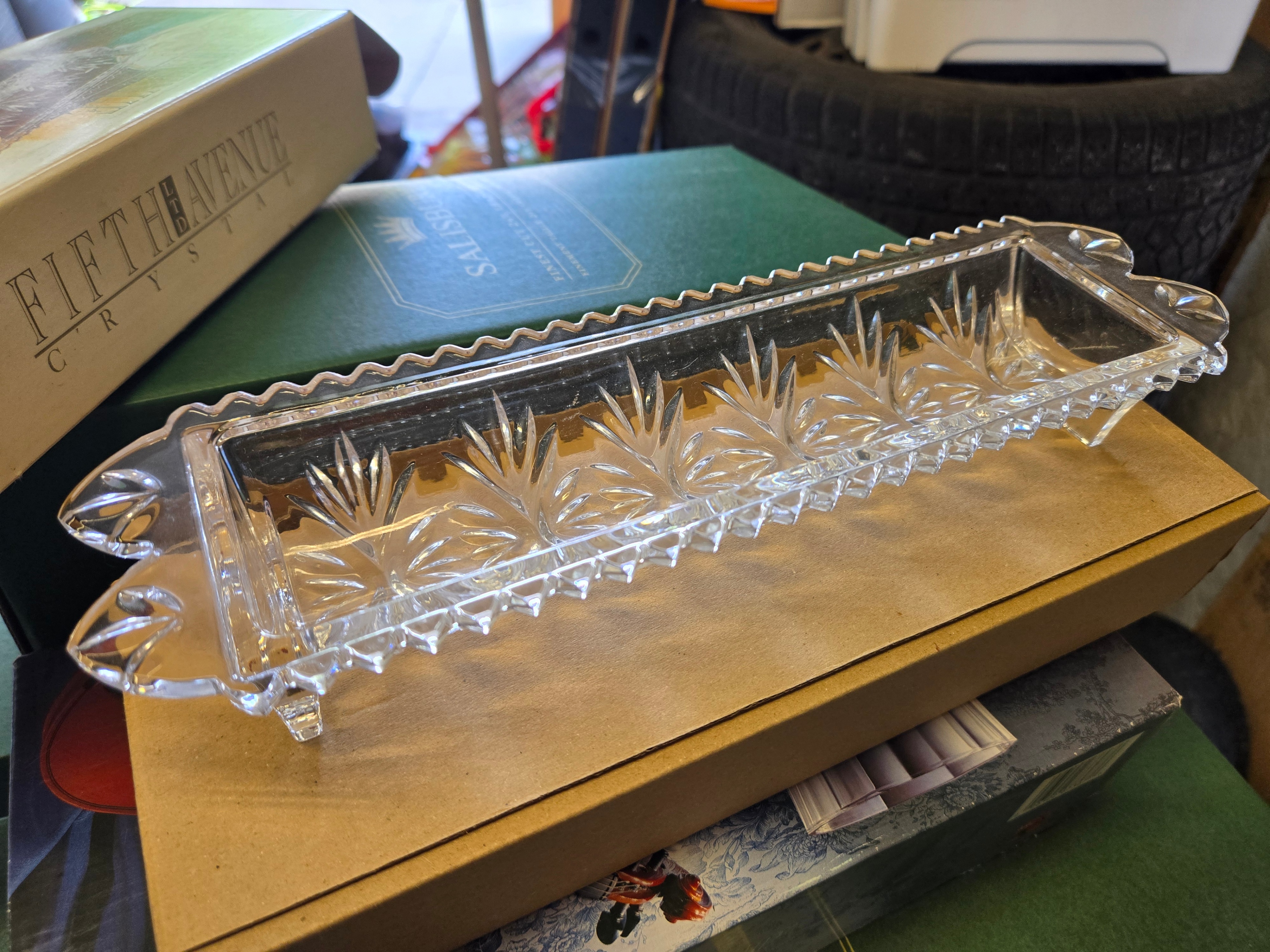 Crystal Cracker Holder