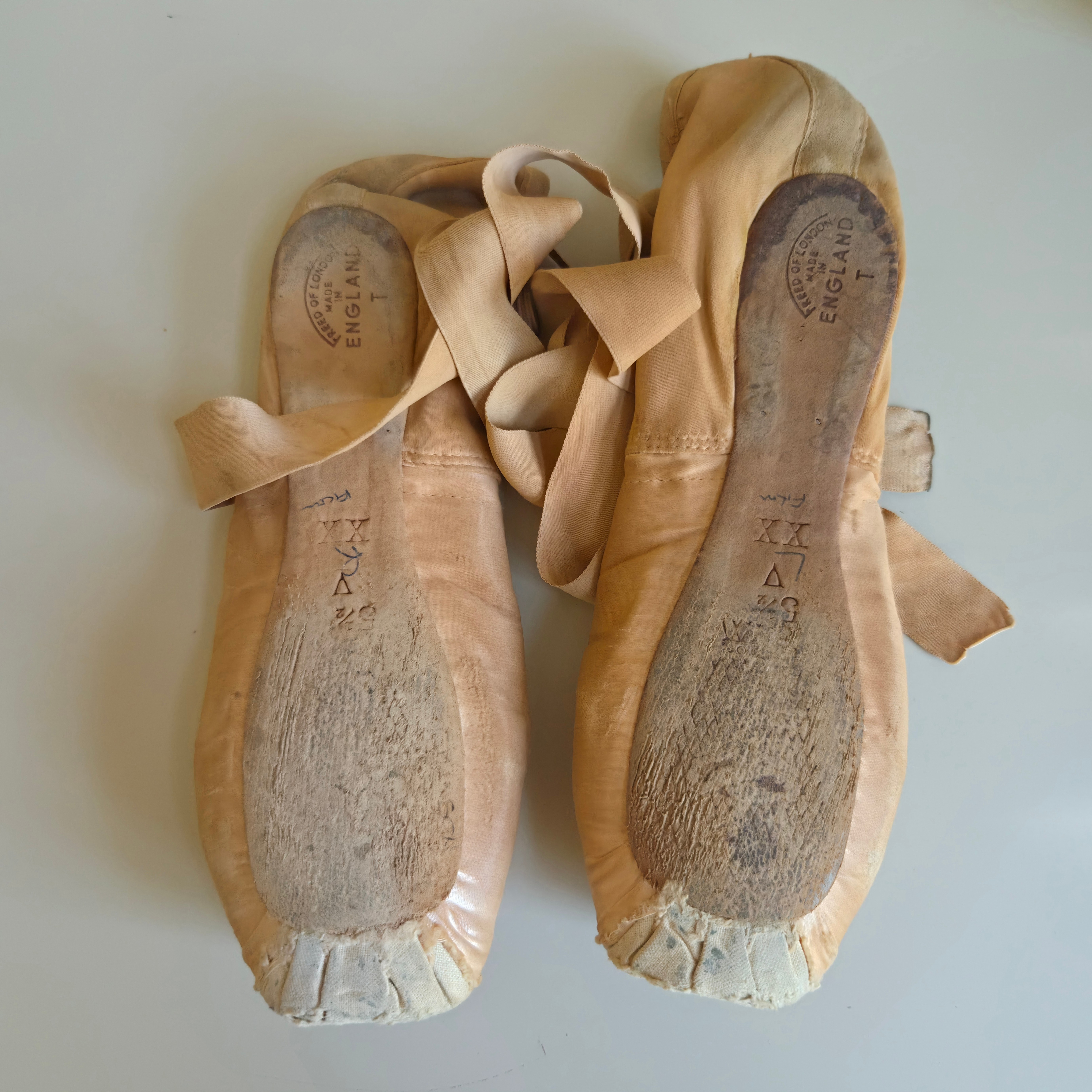 Greta Hodgkinson - Rare Signed Ballet Shoes - Pre-Loved! 🩰 - photo 3