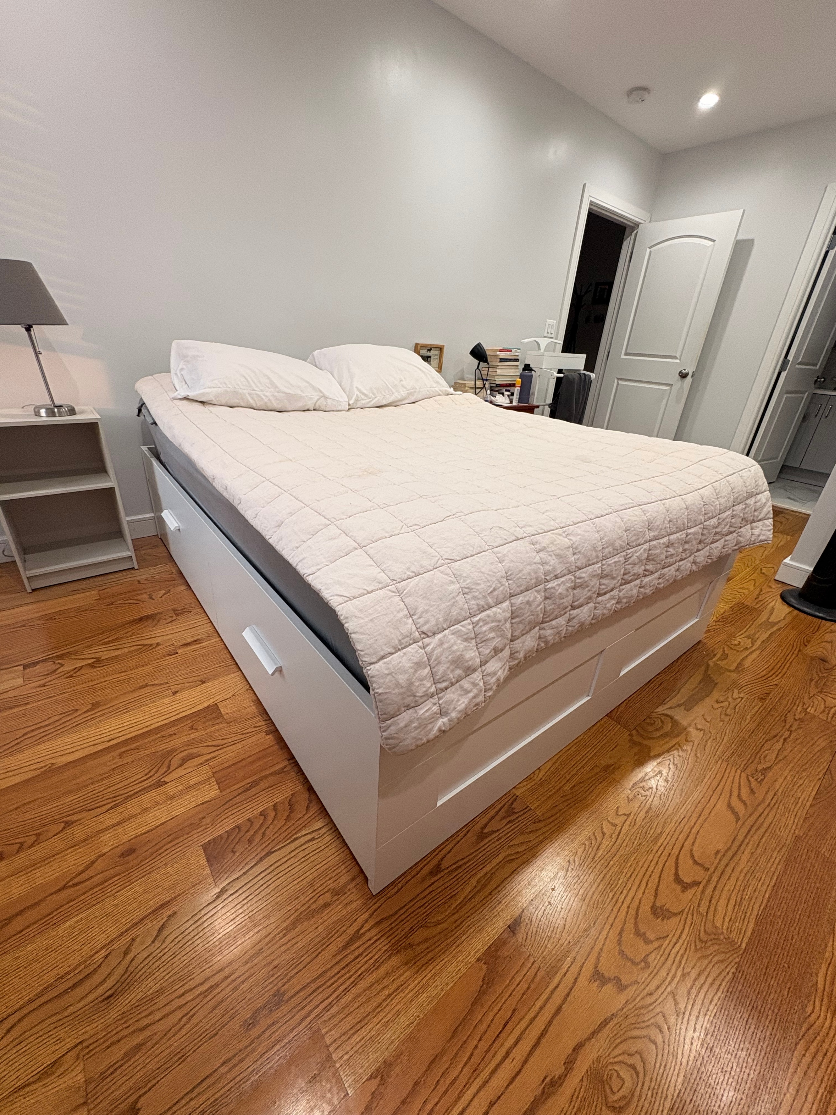 Queen size bed with storage - photo 2