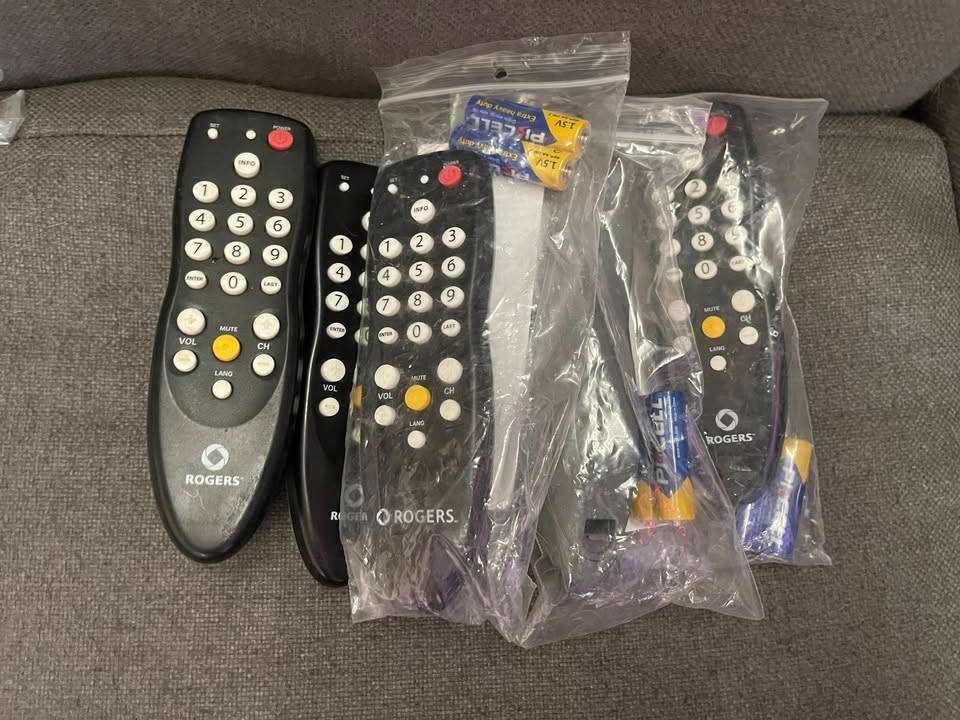 Rogers TV Remotes - photo 3
