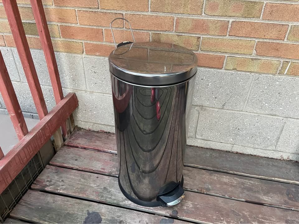 25" Tall Garbage Can with Lid and Foot Pedal