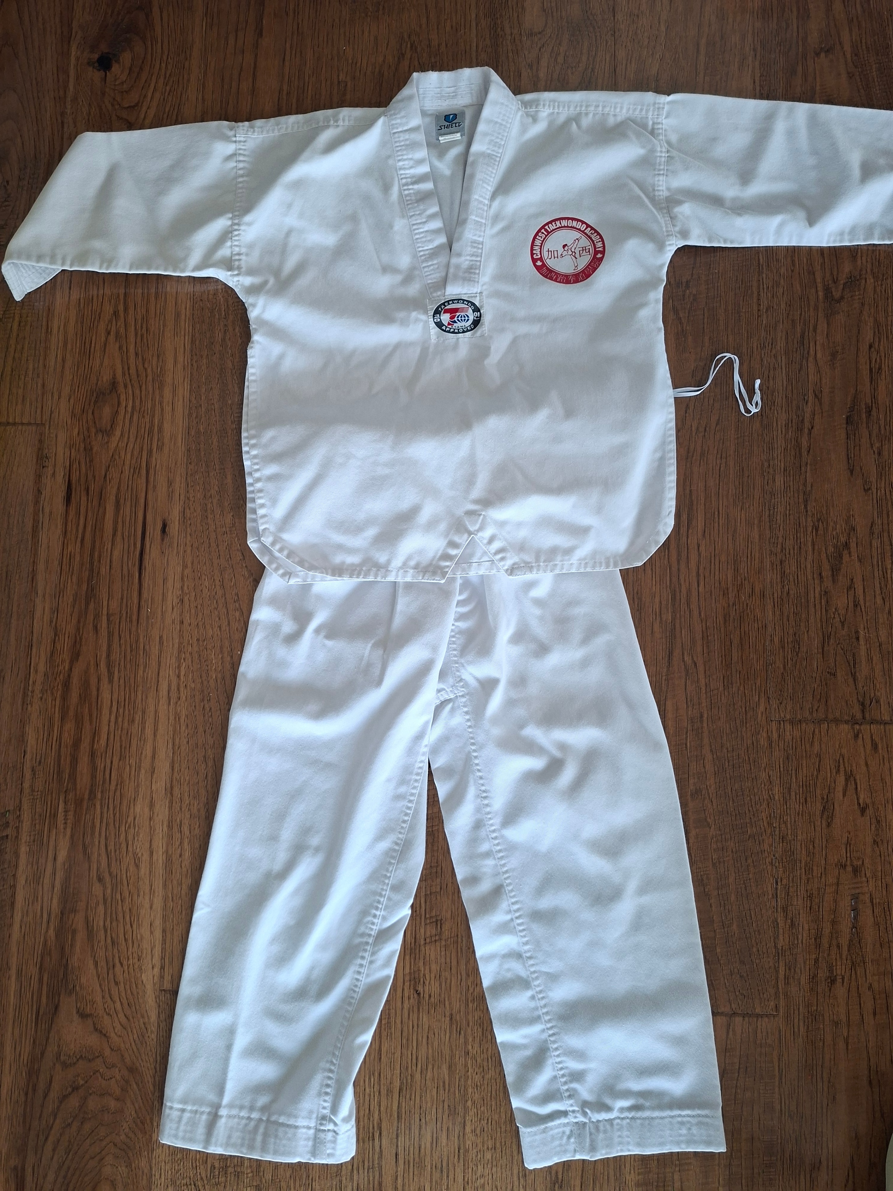Kids Taekwondo Uniform / Dobok (Size 140)