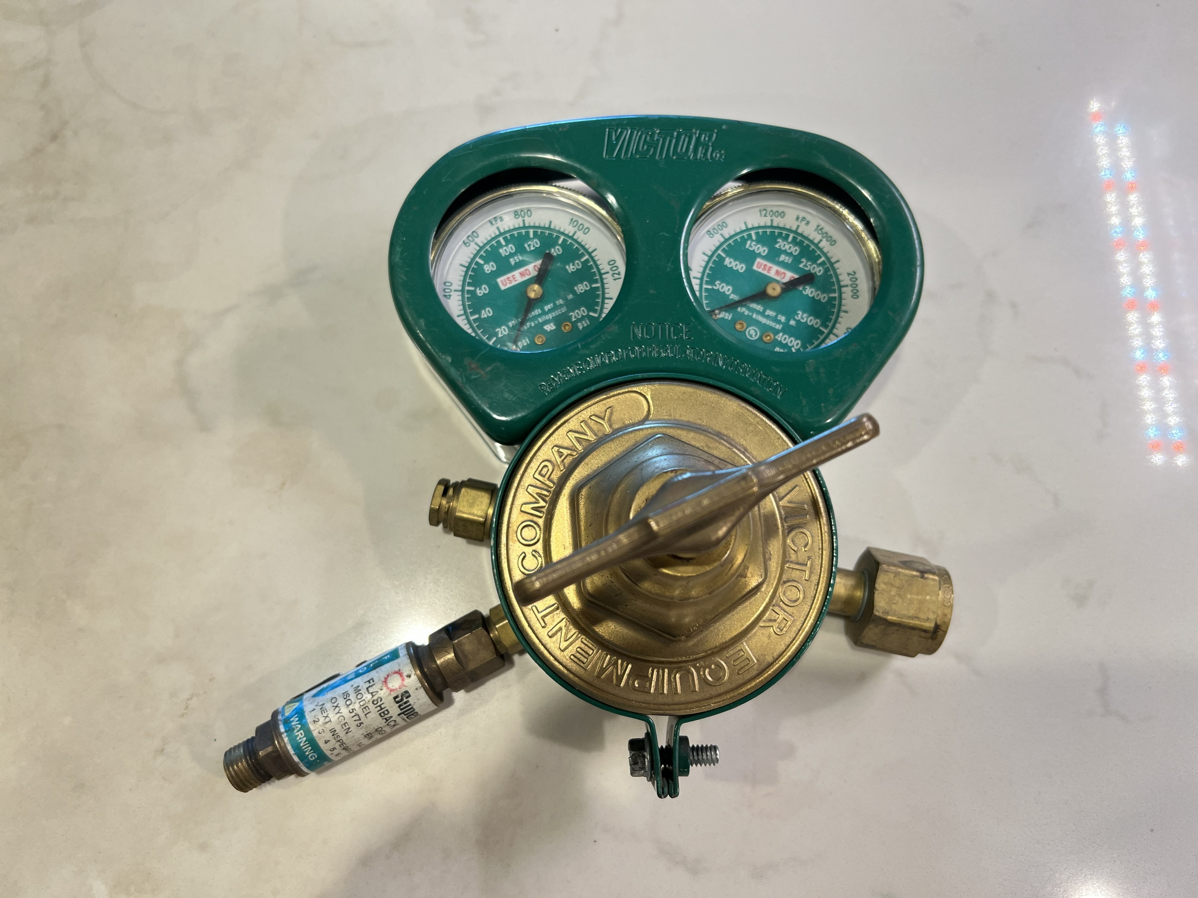Victor Oxygen Regulator (CSR-450D) w/ Flashback Arrestor