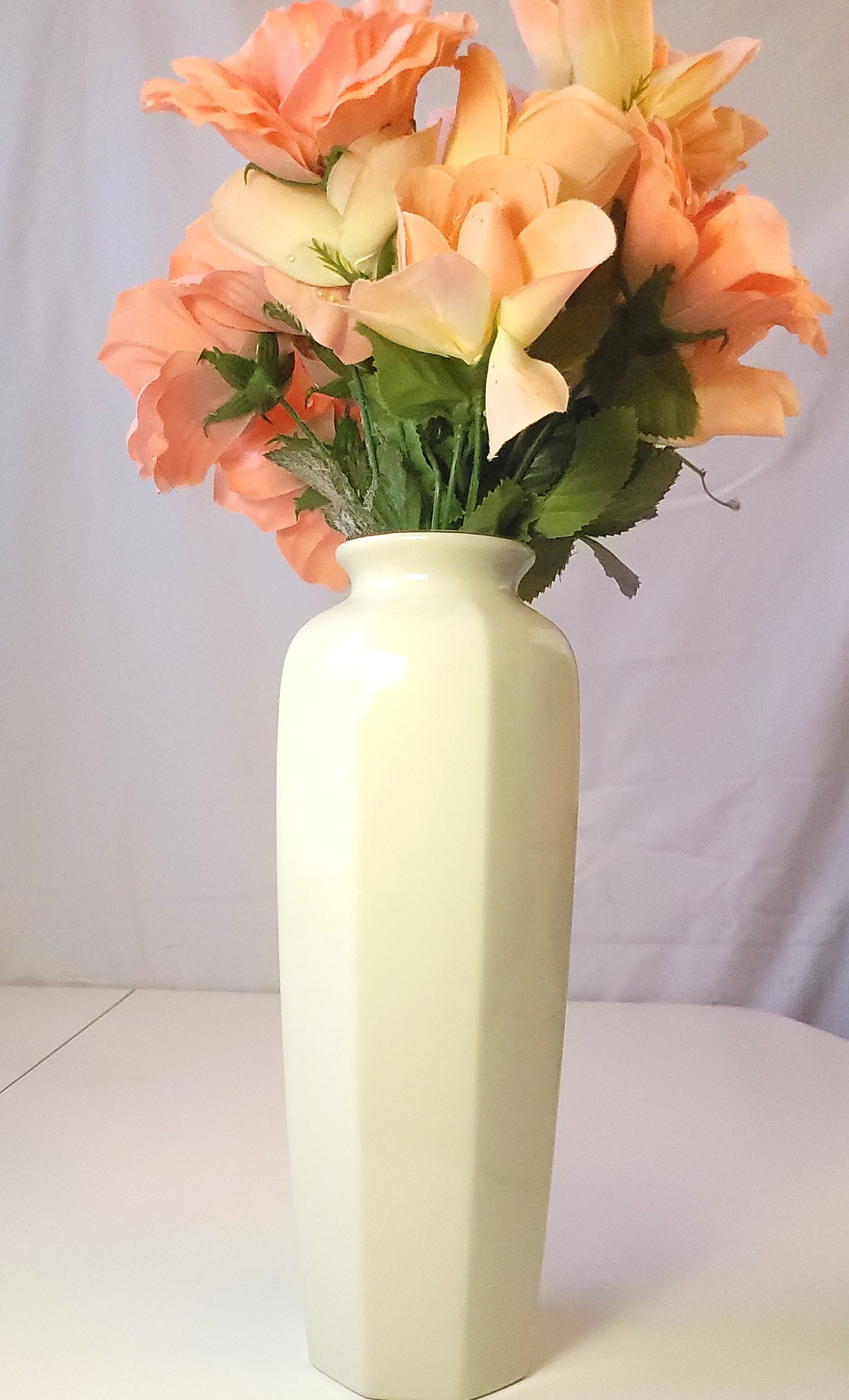 1970s Otagiri Japan Hexagonal Cyclamen Porcelain Vase Floral - photo 4