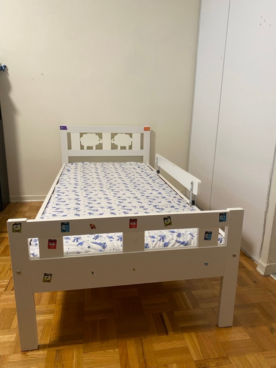 IKEA KRITTER Kids Bed Frame + Mattress + Brand New Bedsheet - photo 2