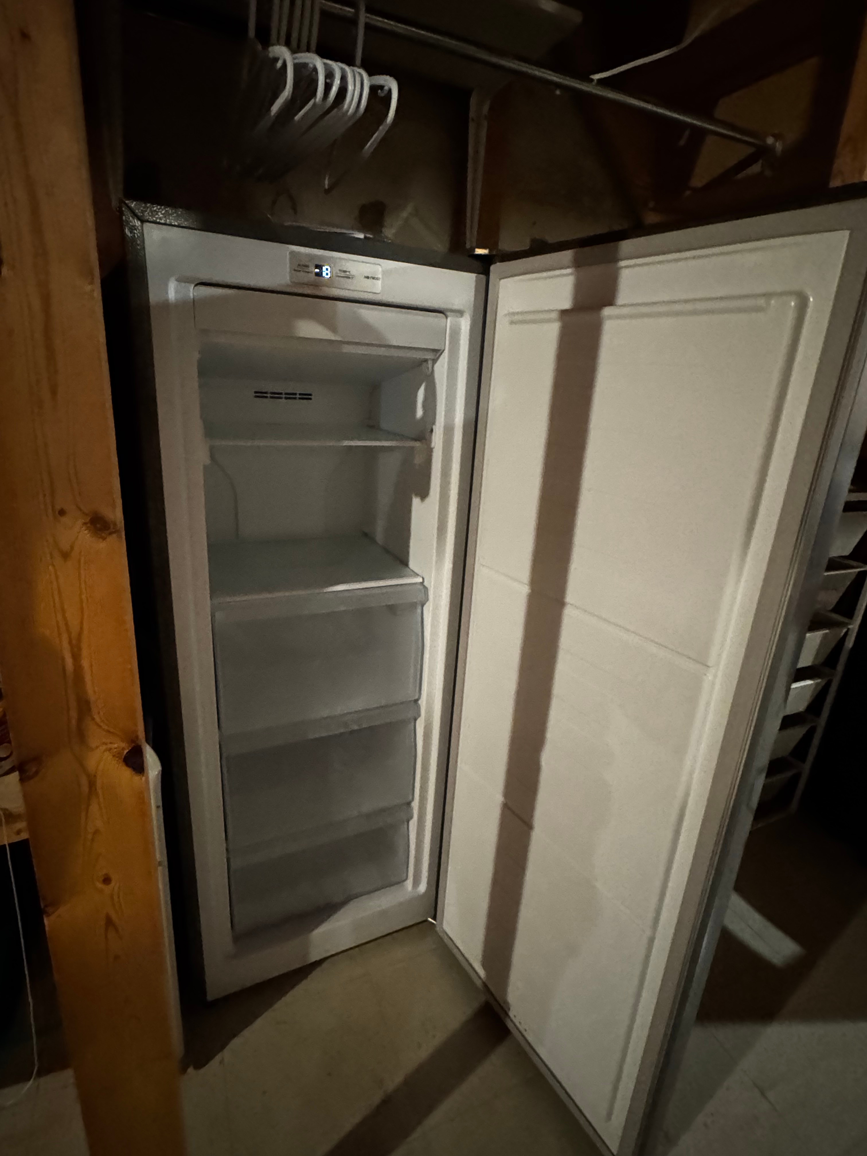 Hisense 6.0 Cu. Ft. Convertible Upright Freezer / Fridge - photo 4
