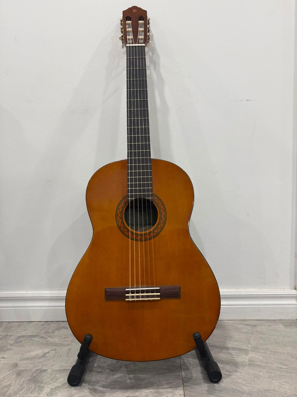 Yamaha C40II Full-Size Classical Guitar (With Stand)