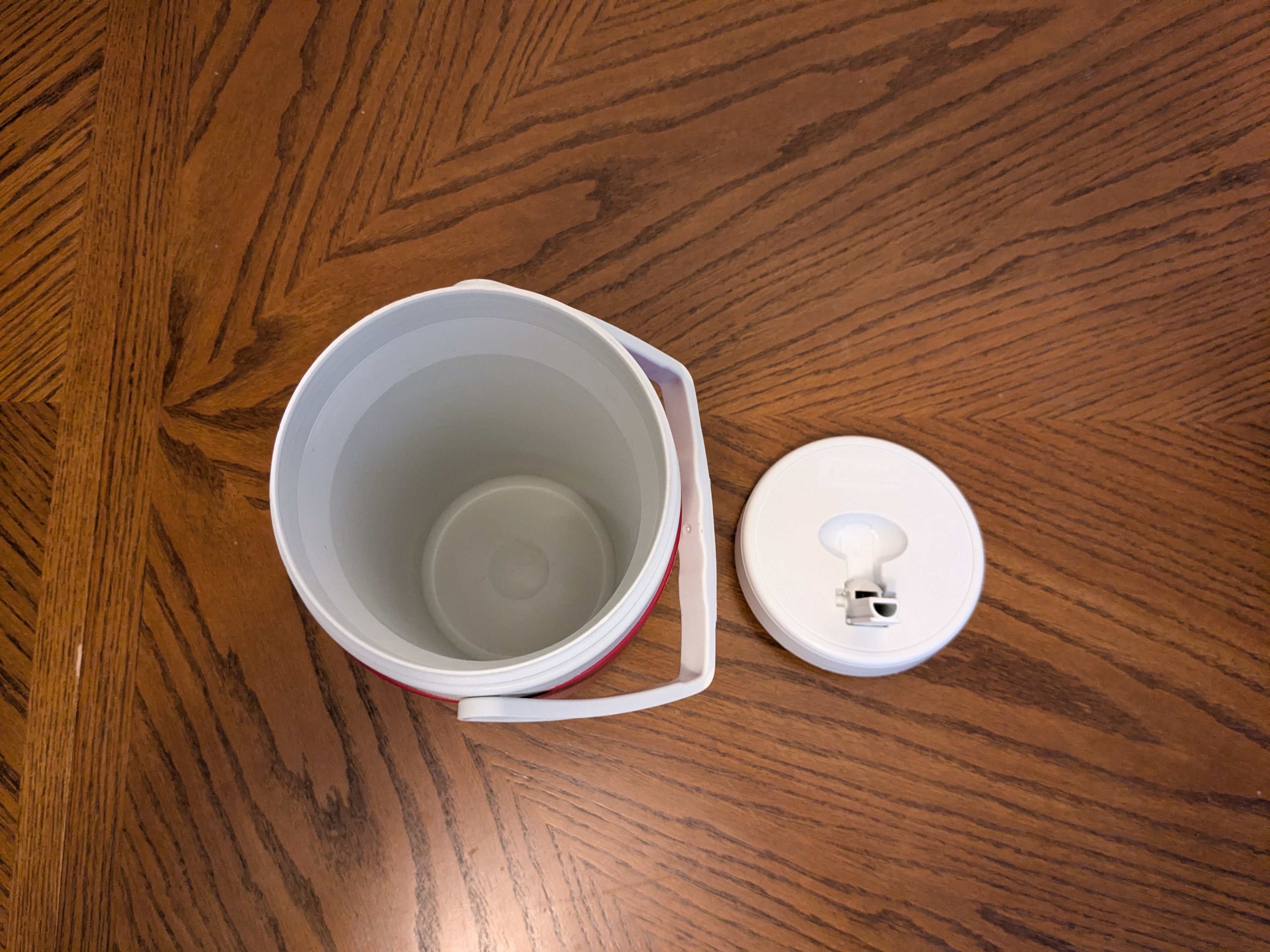Insulated Beverage Jug with Flip-Cap and Handle 1/2-Gal / 2L - photo 2