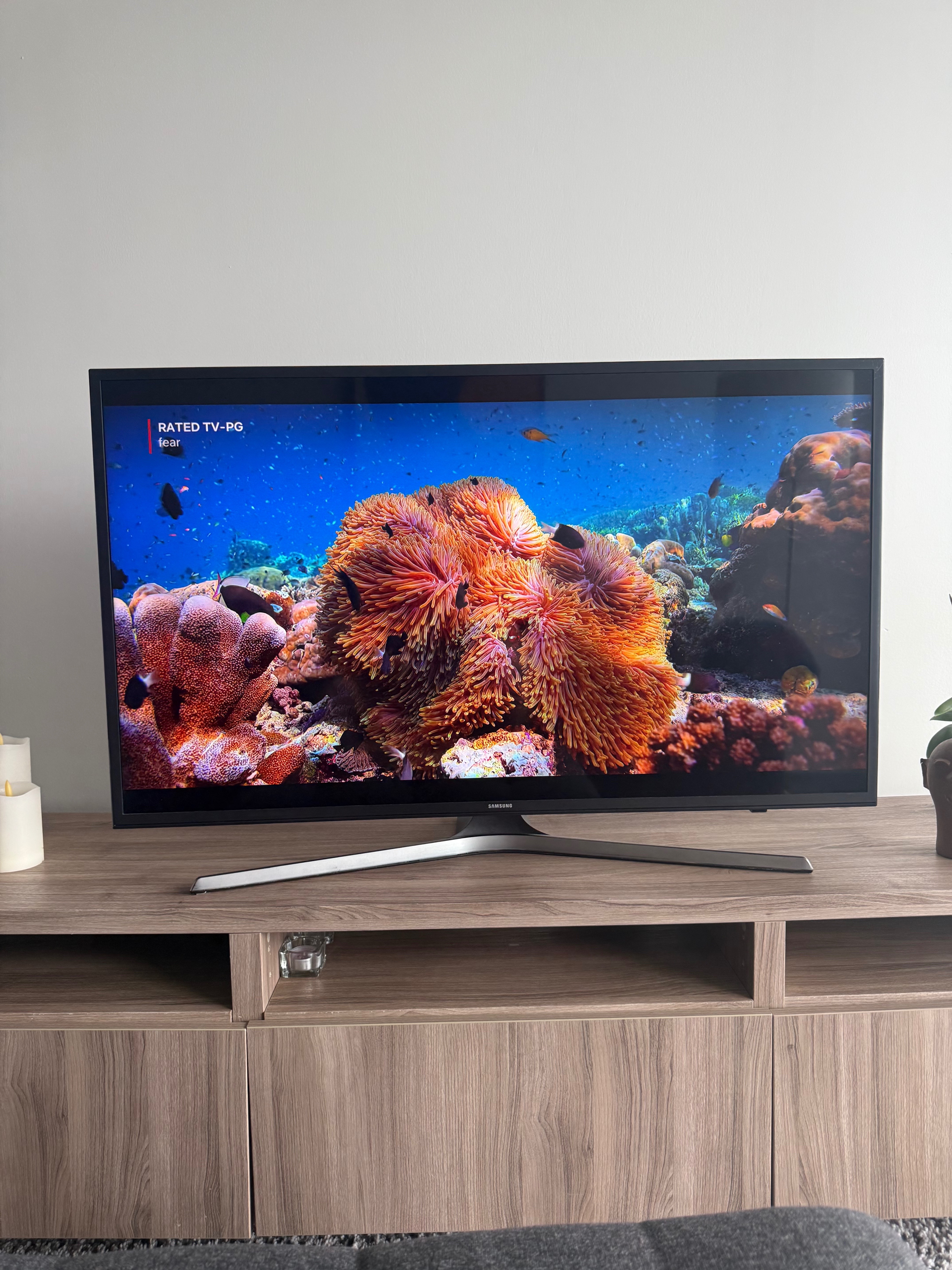 43” 4K UHD Smart TV – UN43MU6300