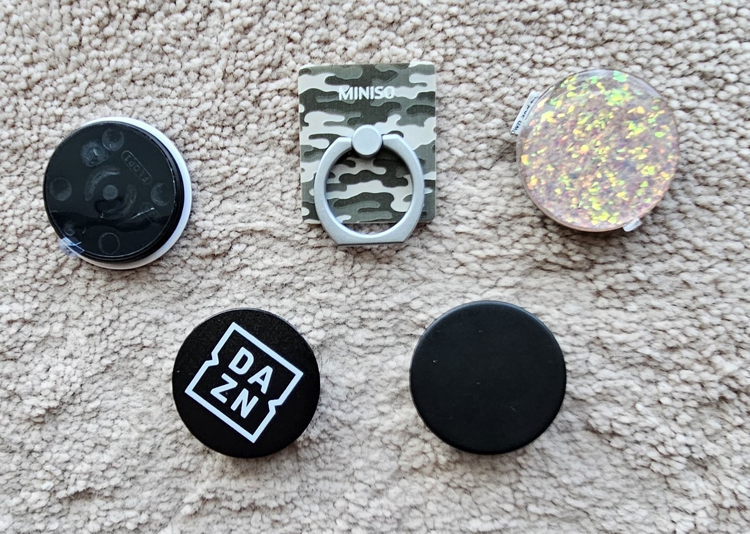 CELLPHONE CASES (PIXEL AND SAMSUNG) OR SOCKET OR RING - photo 2