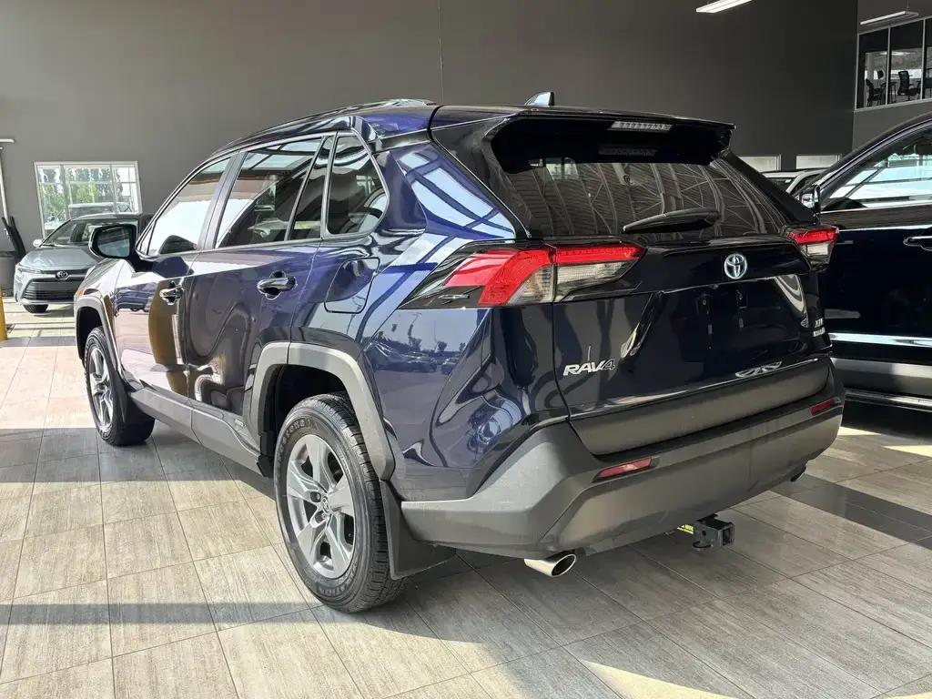 2023 Toyota RAV4 Hybrid - photo 4