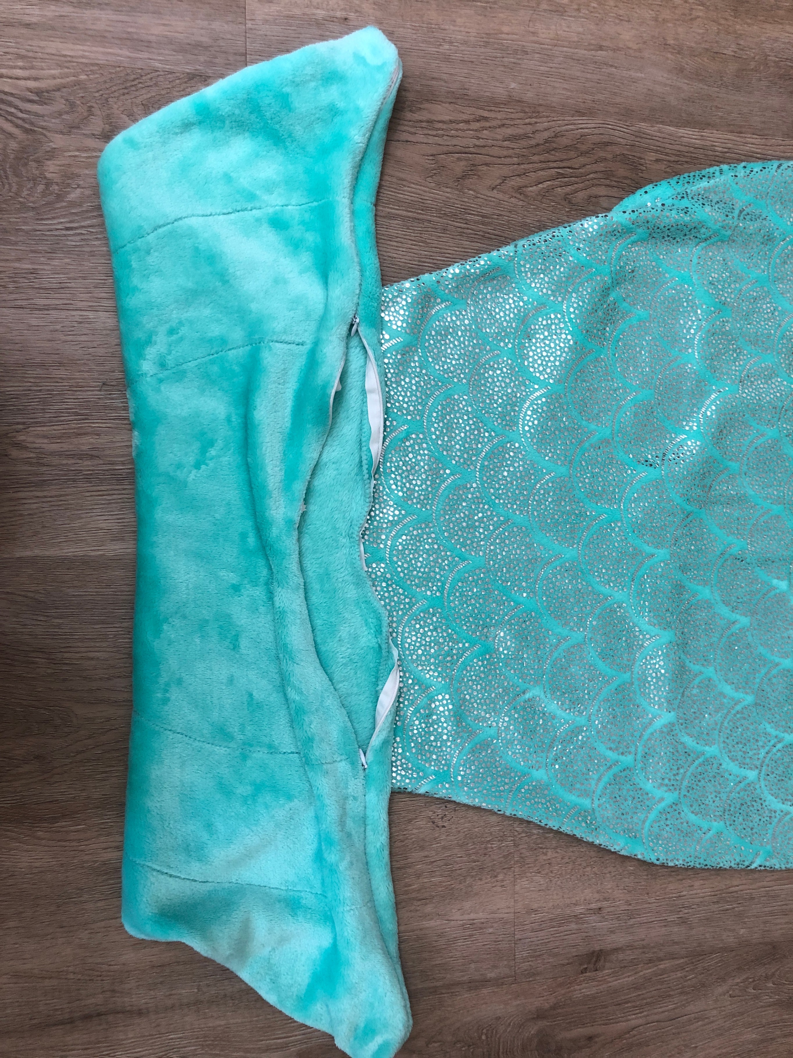 LANGRIA Mermaid Tail Flannel Snuggle Blanket, - photo 2