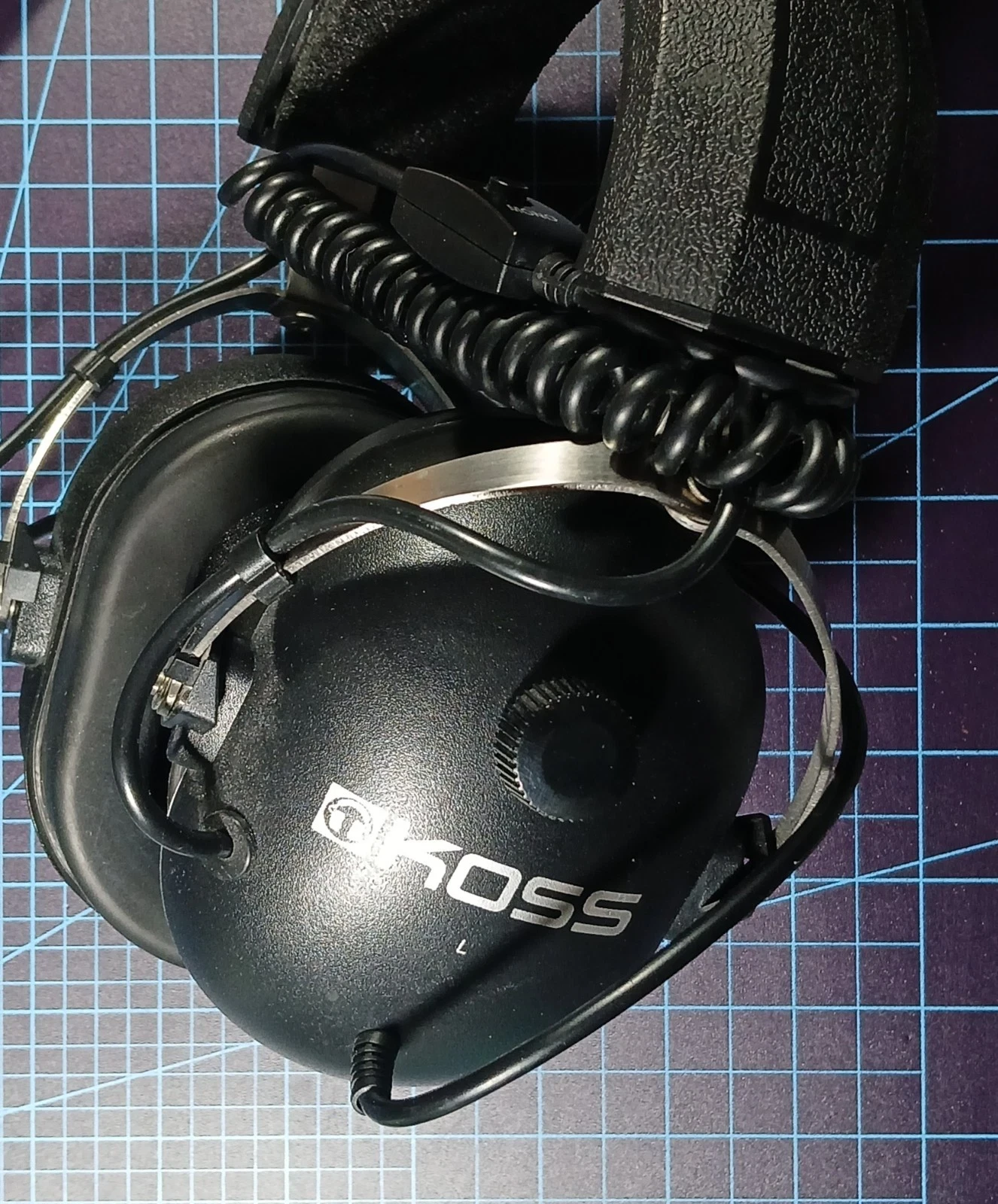 KOSS QZ-99 PASSIVE NOISE REDUCTION WIRED HEADPHONES - photo 2
