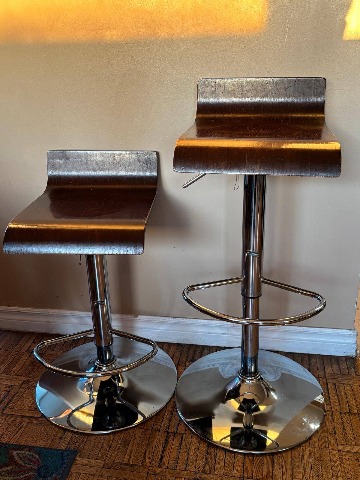 Adjustable Kitchen Bar Stool - Hydraulic Counter Height