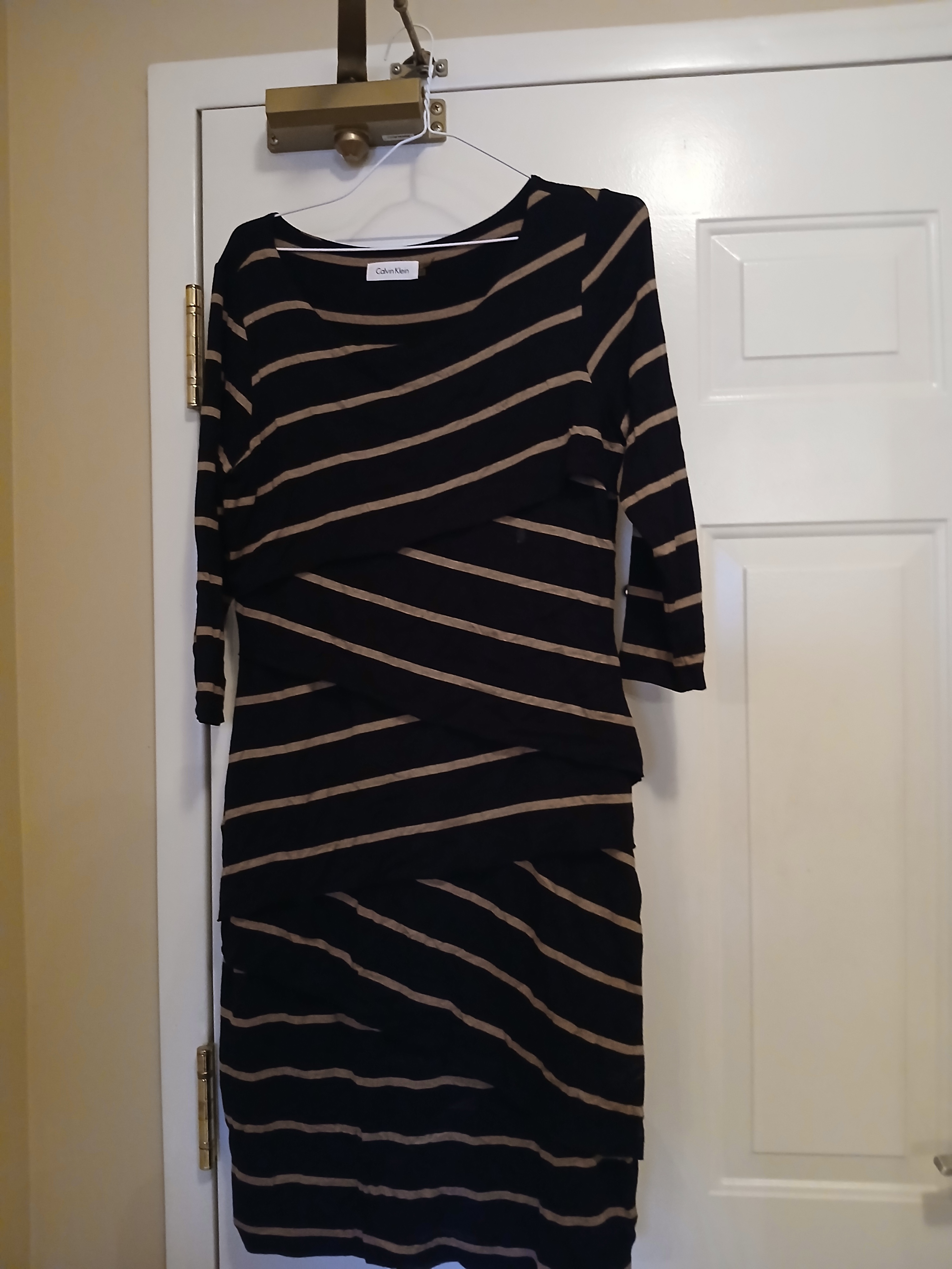 Woman's Dress - photo 2