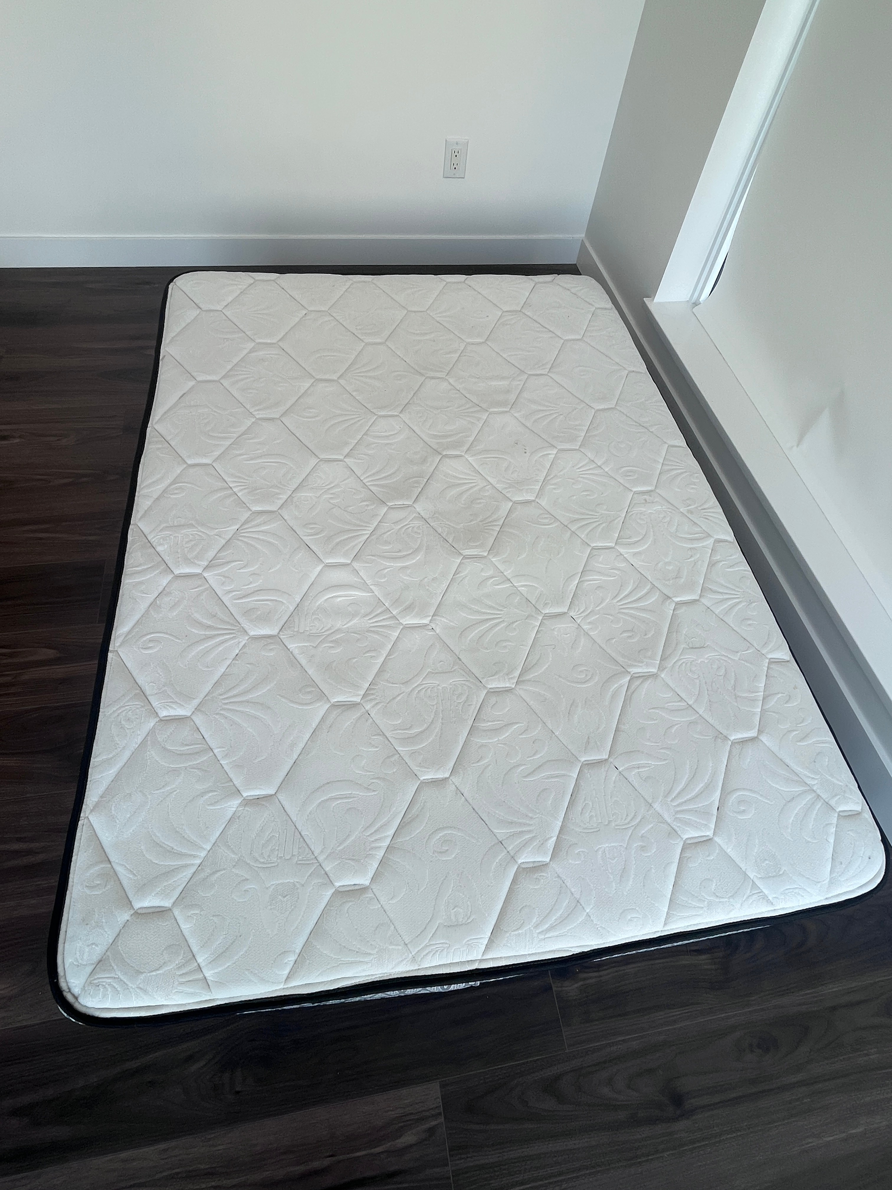 Beautyrest Queen size bed