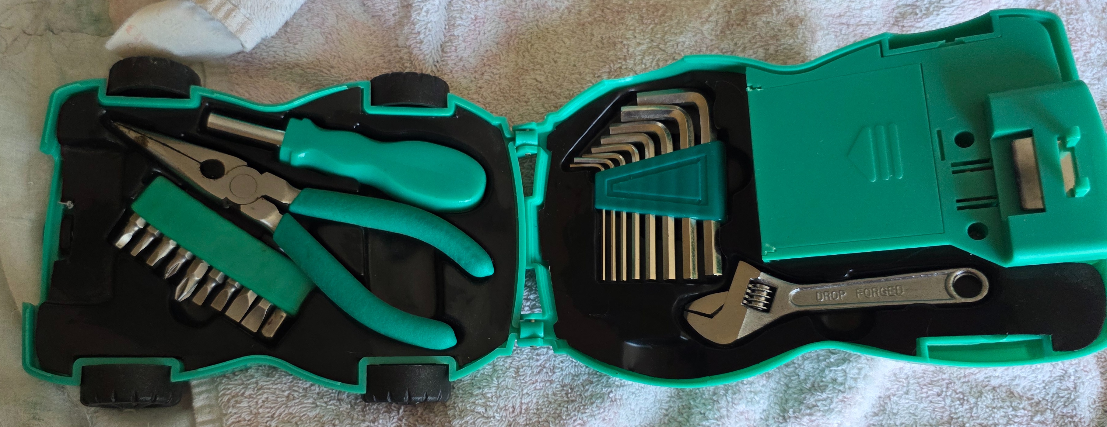 Car Shaped Tool Kit - photo 3
