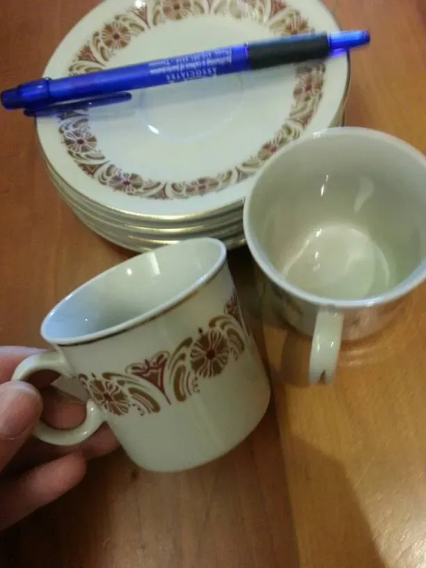 Real Gold-Rimmed "China" Tea Plate Set: 2 Tiny Cups And 4 Tin... - photo 2