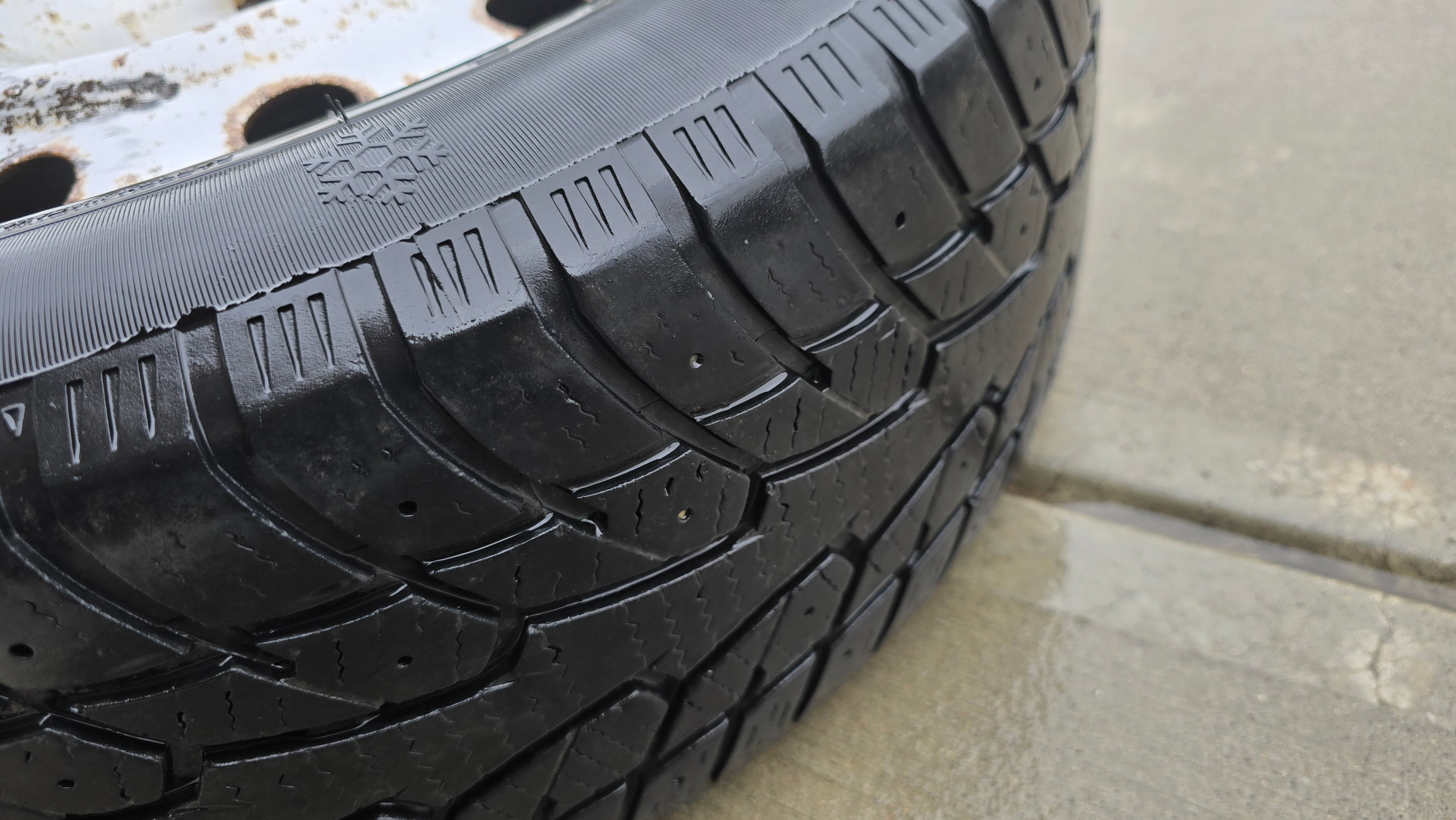 Mirage MR-W662 215/60R17 Winter Tires (Steel Rims)