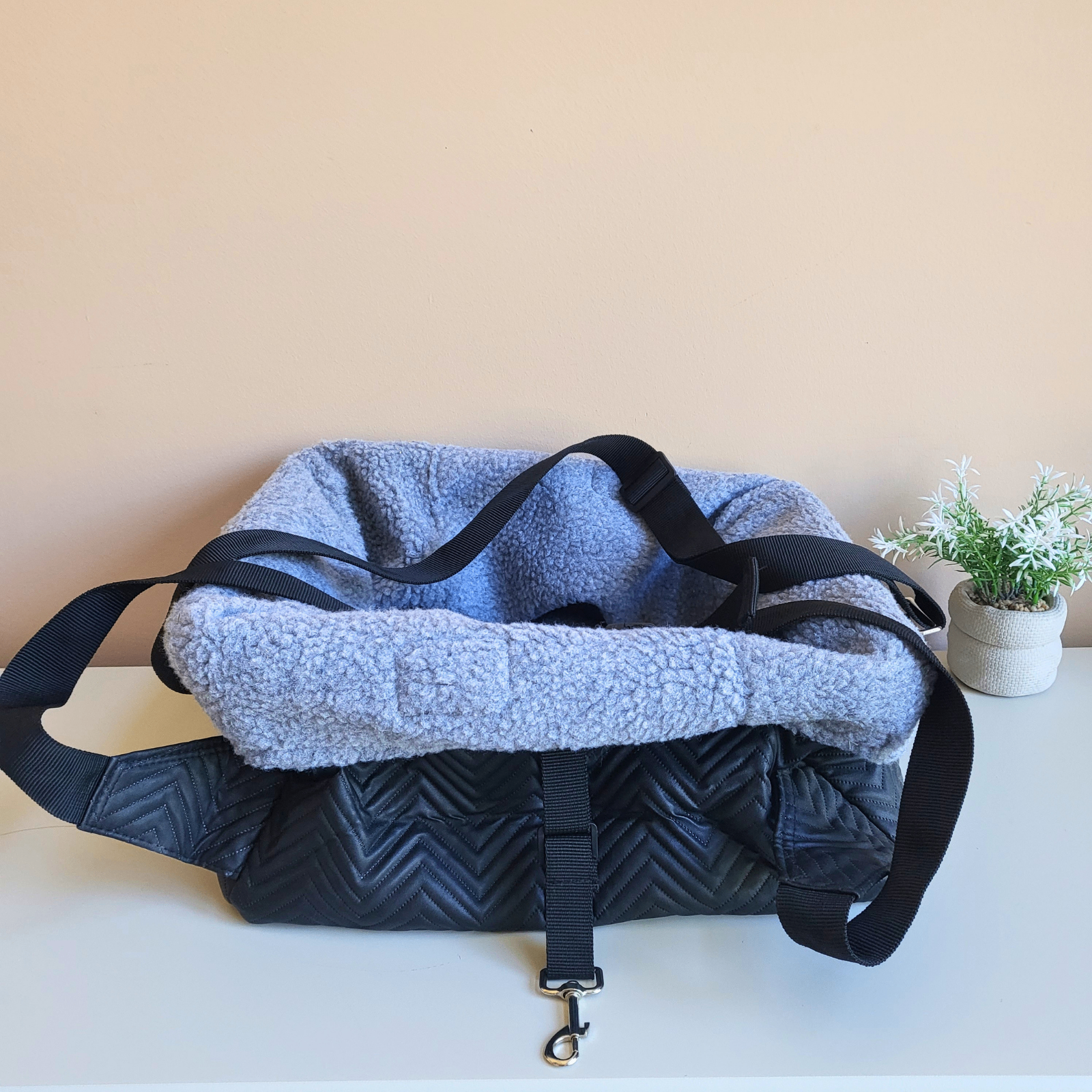 Dog Carrier - Comfy Dog Booster Seat - Like New! 🐶 - photo 3
