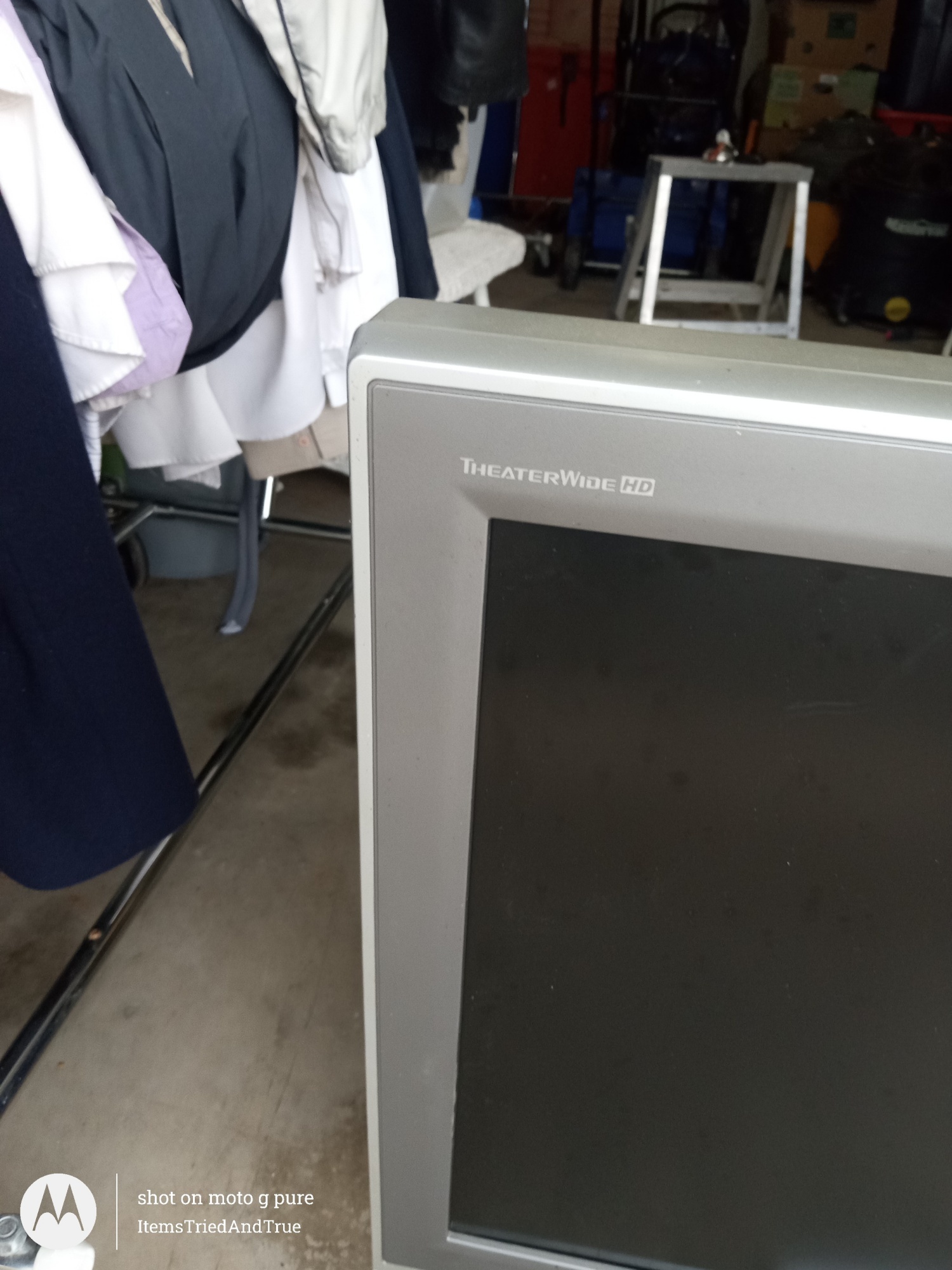 Toshiba 37" LCD HDTV - Works Great - photo 2