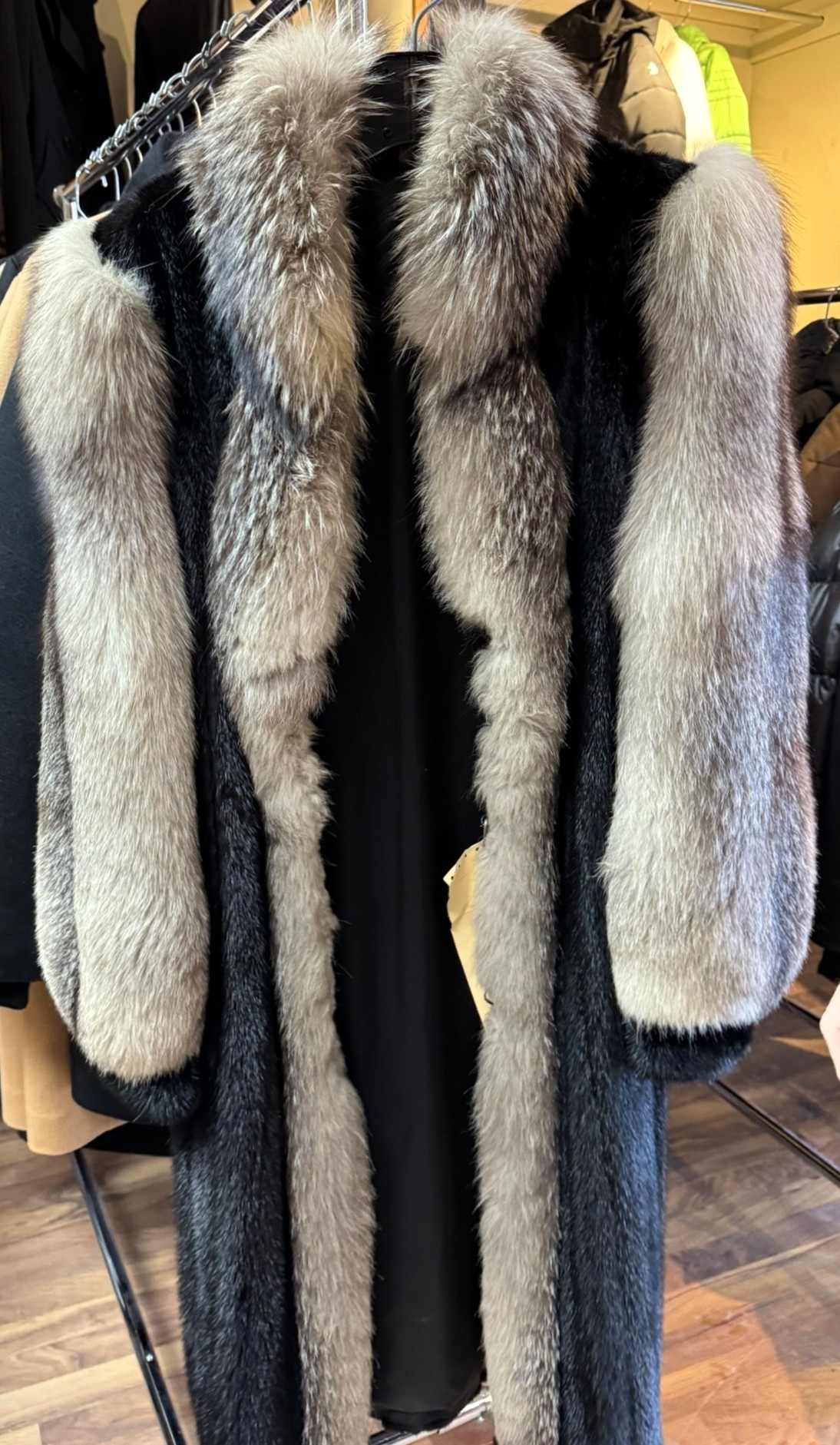 Mink & Indigo Fox Fur Coat / Manteau de fourrure vison et renard
