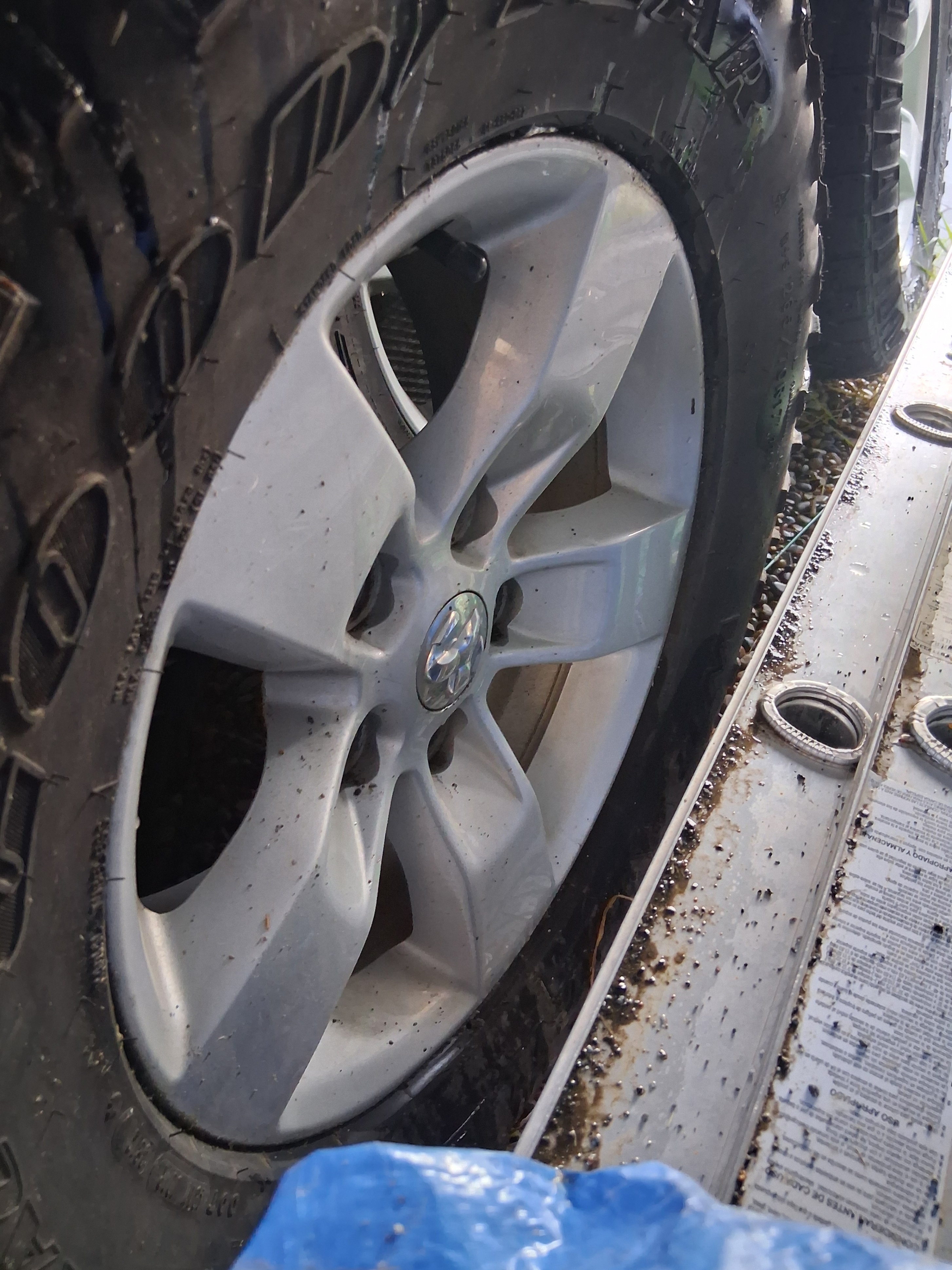 4 RAM 1500 OEM Rims (17inch) - photo 4