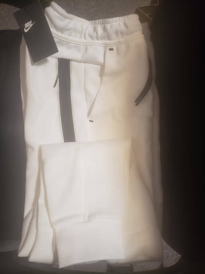 Nike Tech Slim Fit Joggers, White, Men's Size Medium. NWT. - photo 2