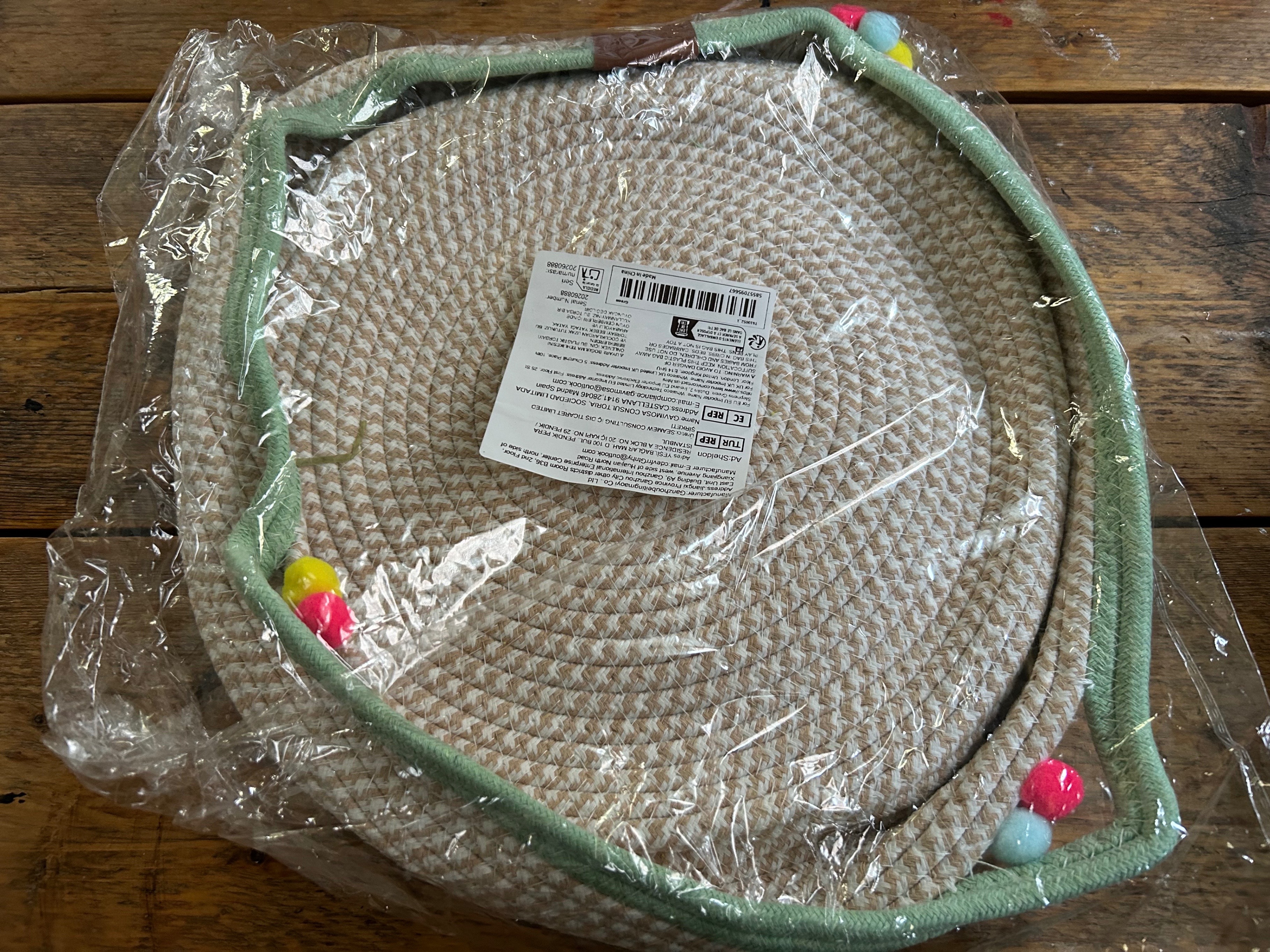 Cream/Green 2-in-1 Cat Scratching Board and Bed - photo 2