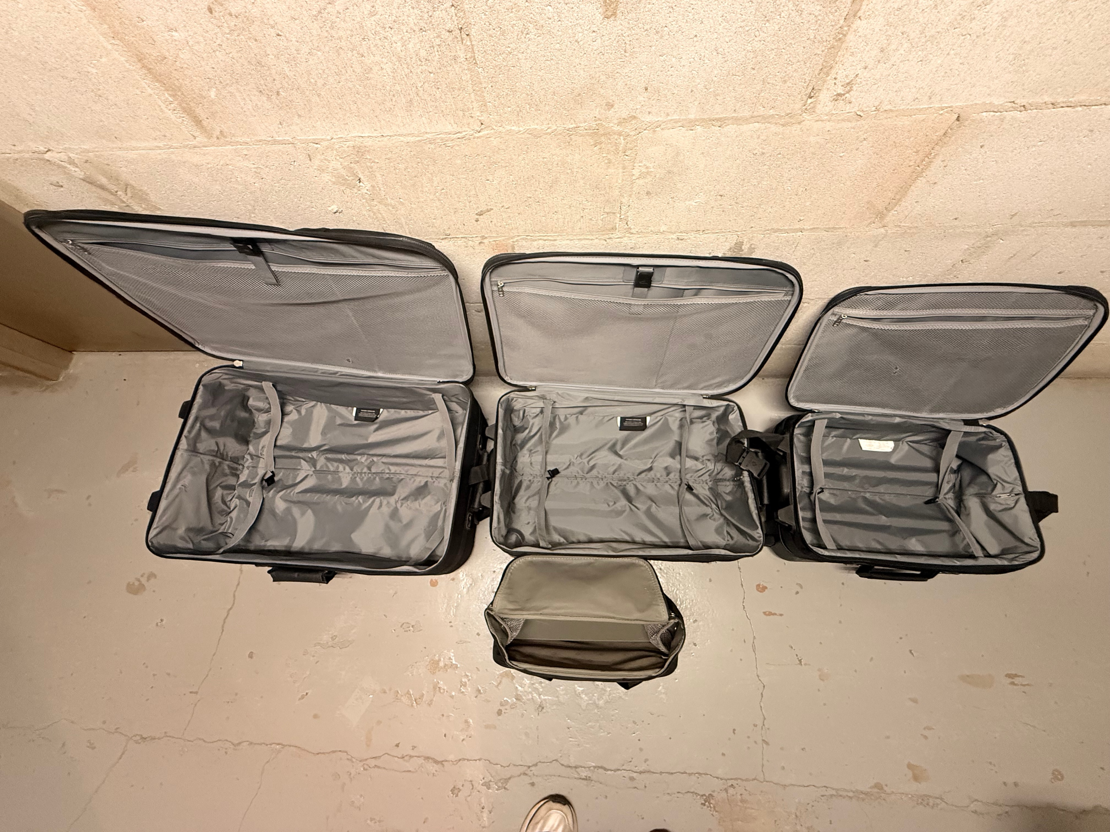 Samsonite 4-Piece Luggage Set - Black - photo 3