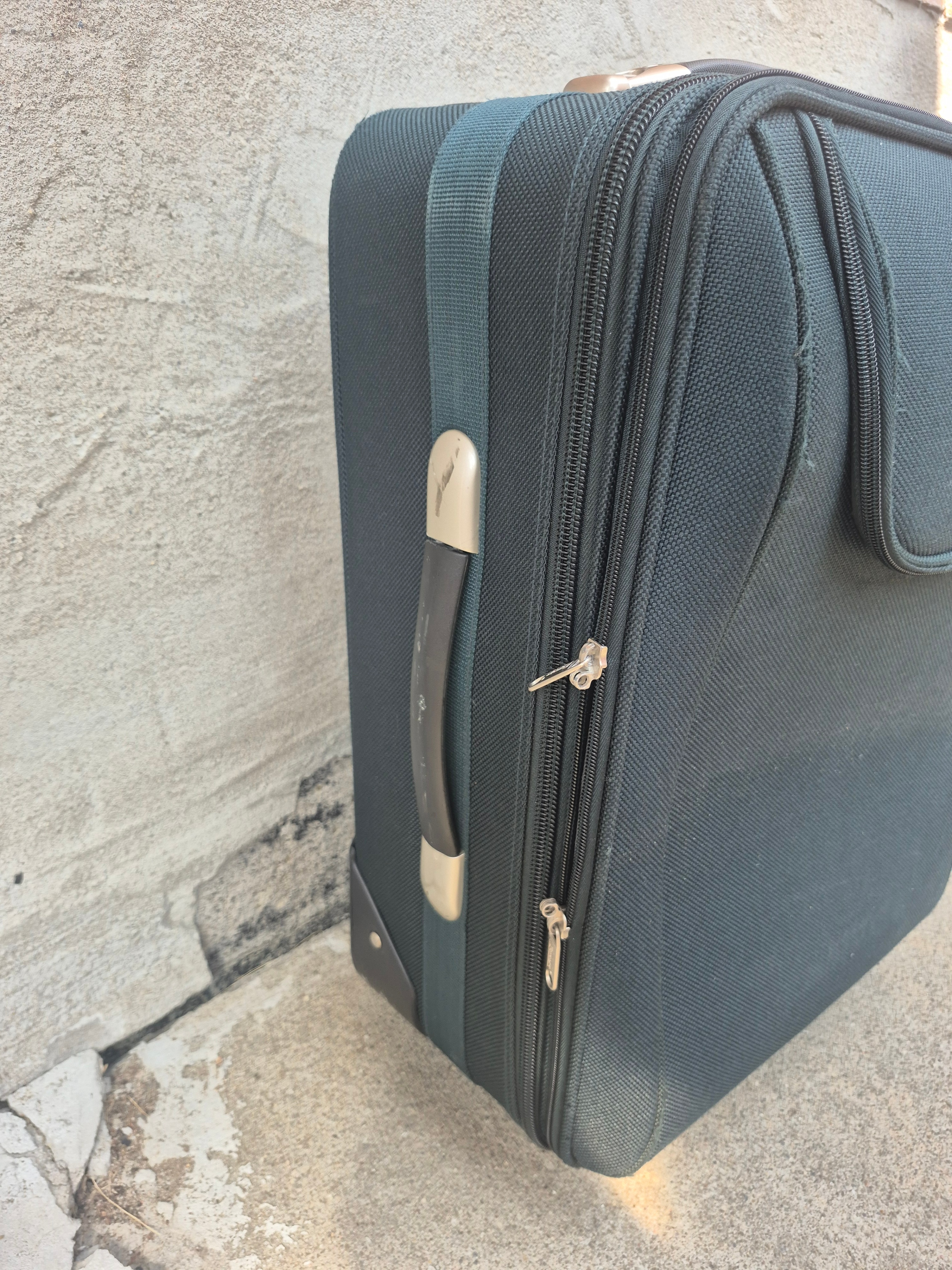Echolac Rolling Suitcase / Luggage – Approx. 22” - photo 2