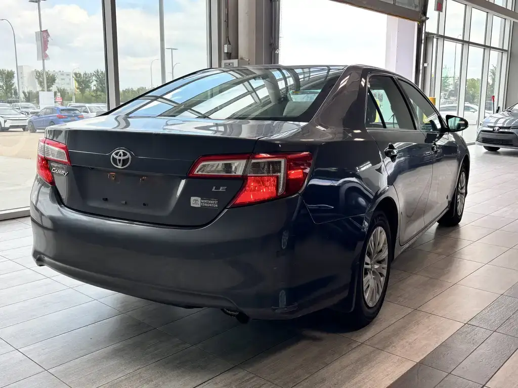 2014 Toyota Camry - photo 5