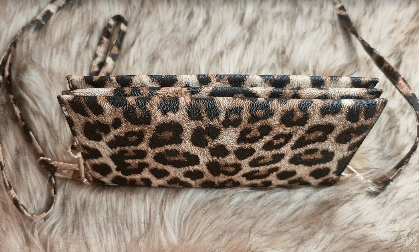 Chic Leopard Print Vegan Crossbody Wristlet - photo 2
