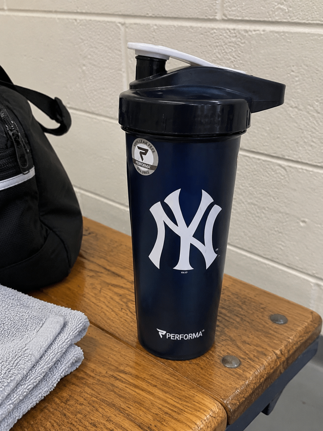 Performa New York Yankees Shaker Bottle - photo 3