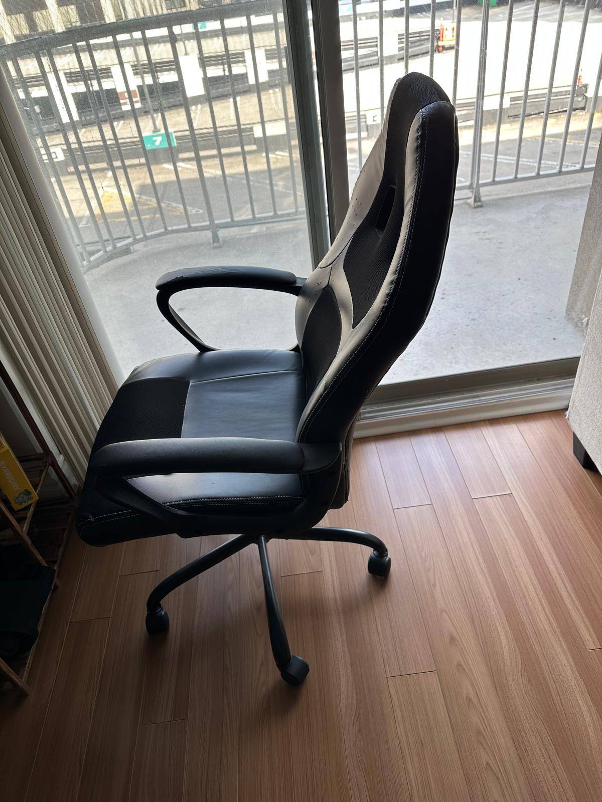 Black Gaming Chair - photo 4