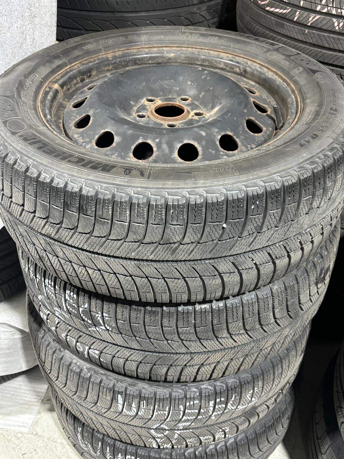 17”VW Tiguan/Passat/Beetle/Q3 (5x112)+235/55/R17 Michelin snows