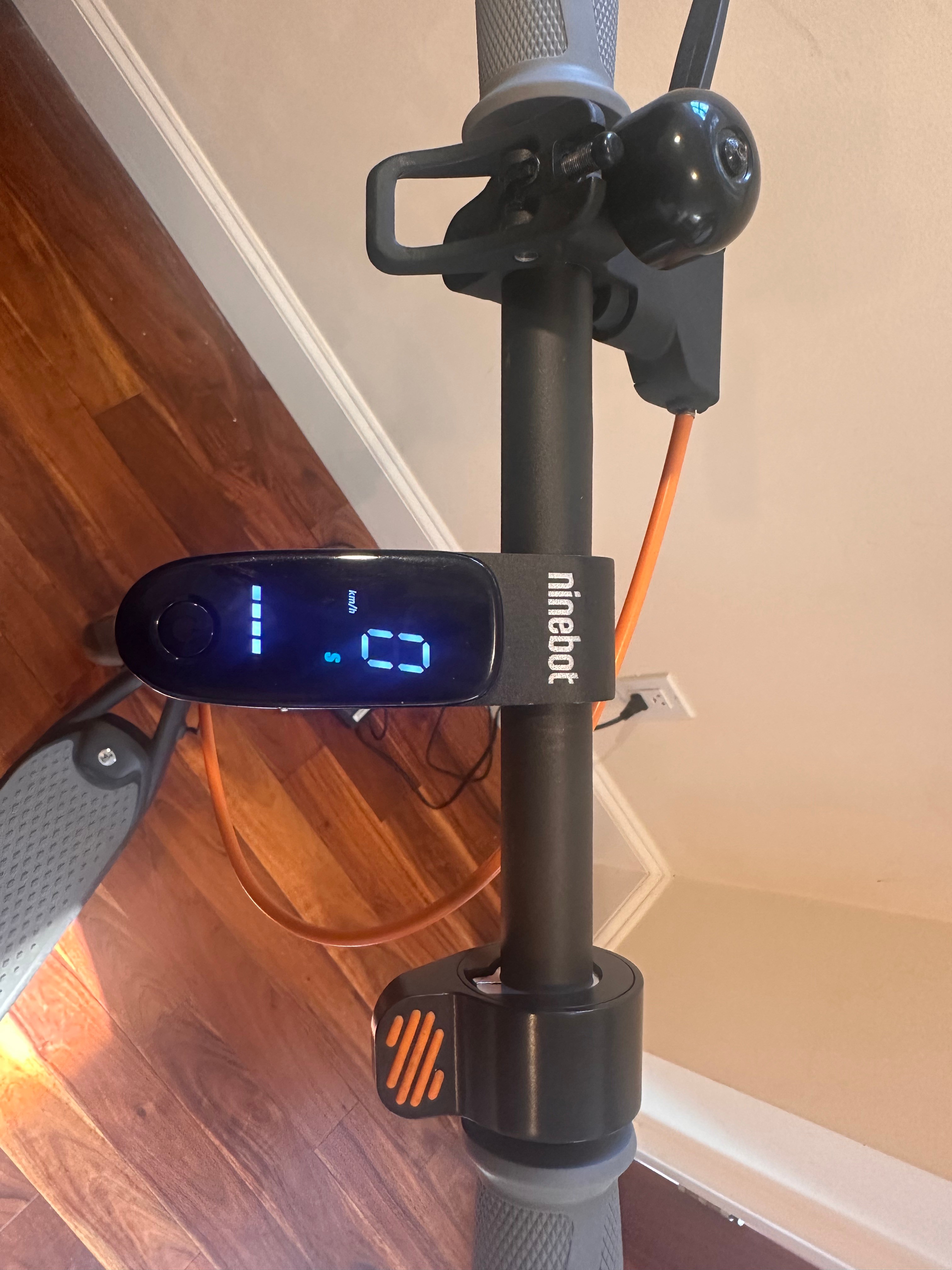 Segway F40 Electric Scooter 40km Range, 30km/h, Charger Included - photo 2
