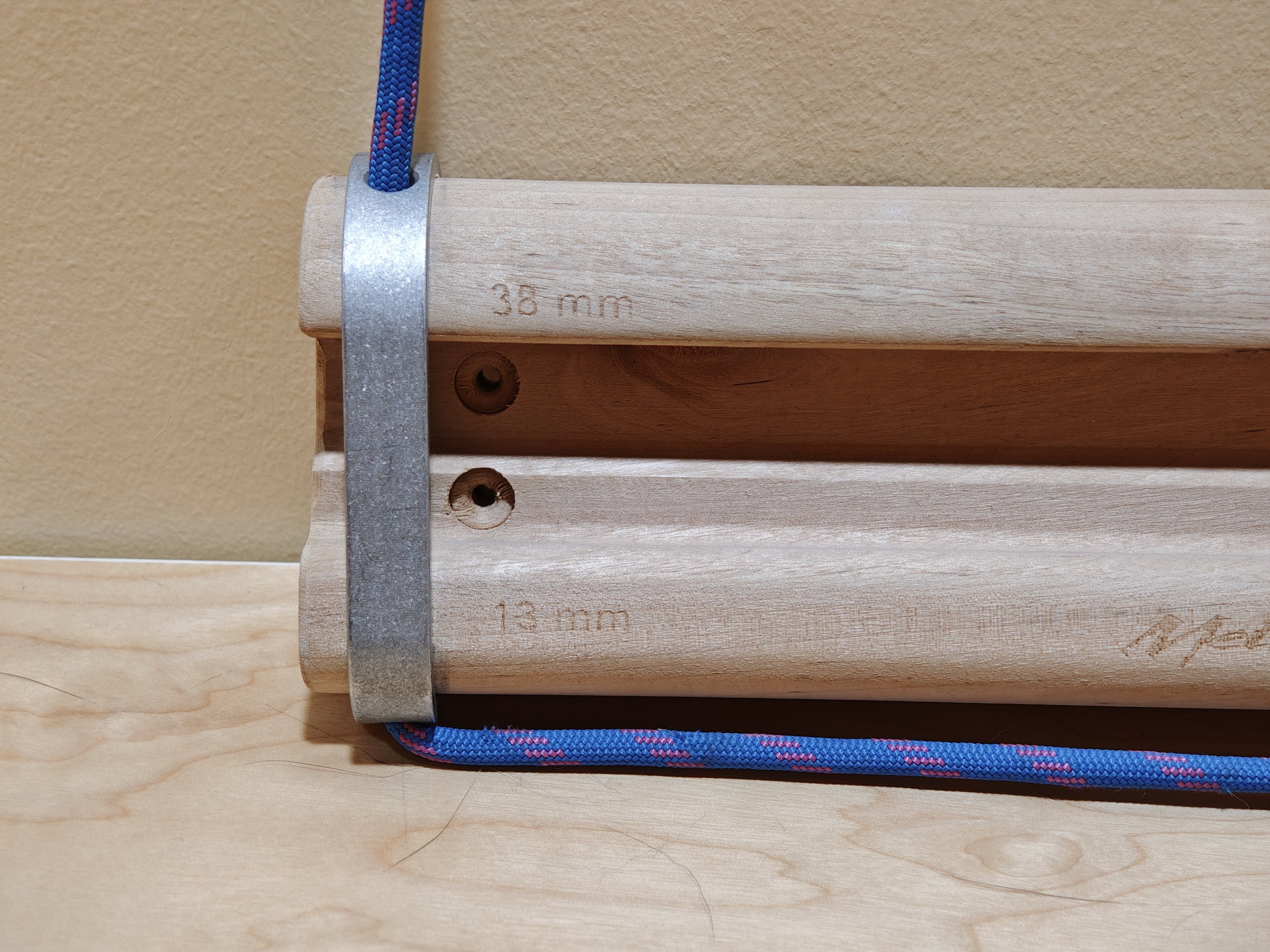 Portable Wood Hangboard Training Bar - 38/18/13mm Edges - photo 2