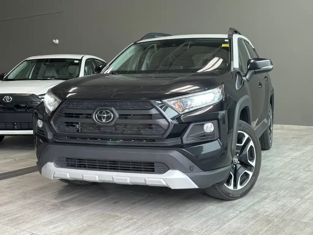 2020 Toyota RAV4 - photo 2