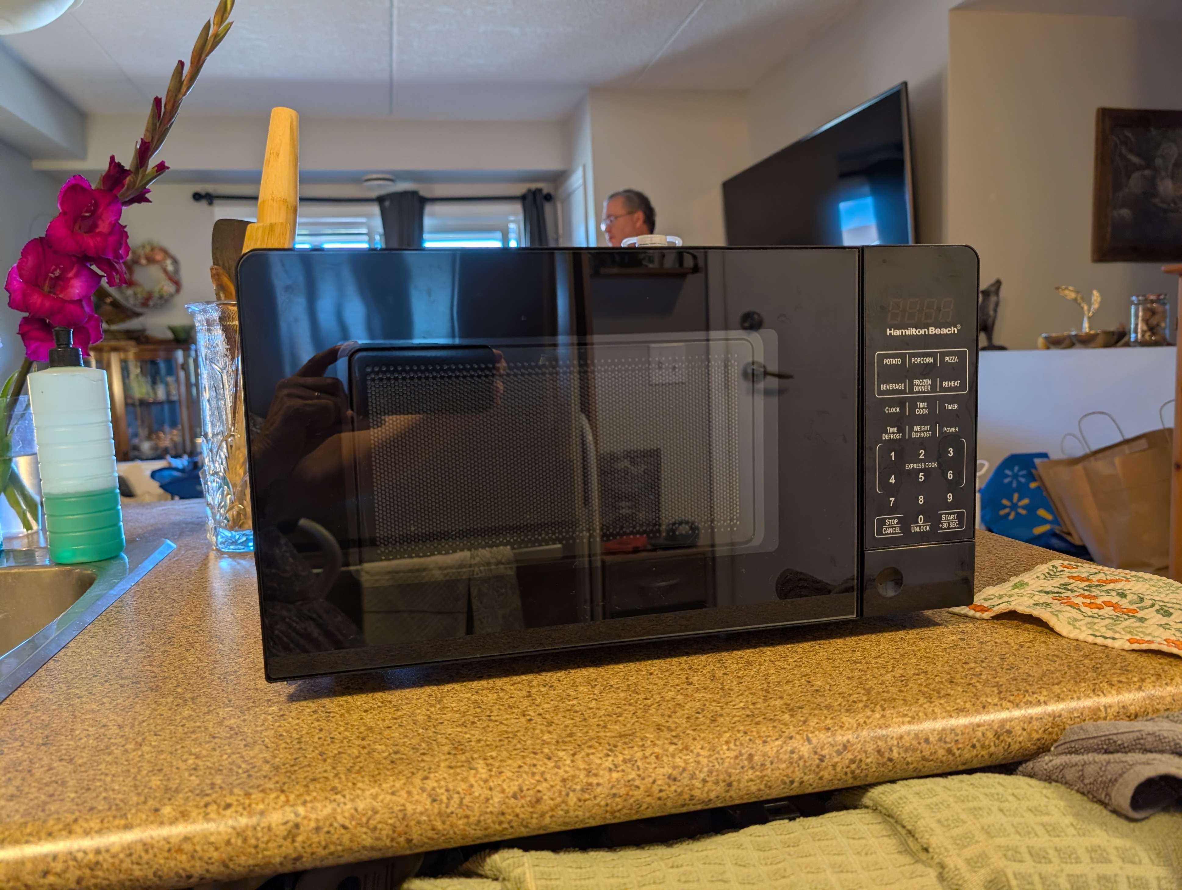 Hamilton Beach Microwave Oven - photo 2