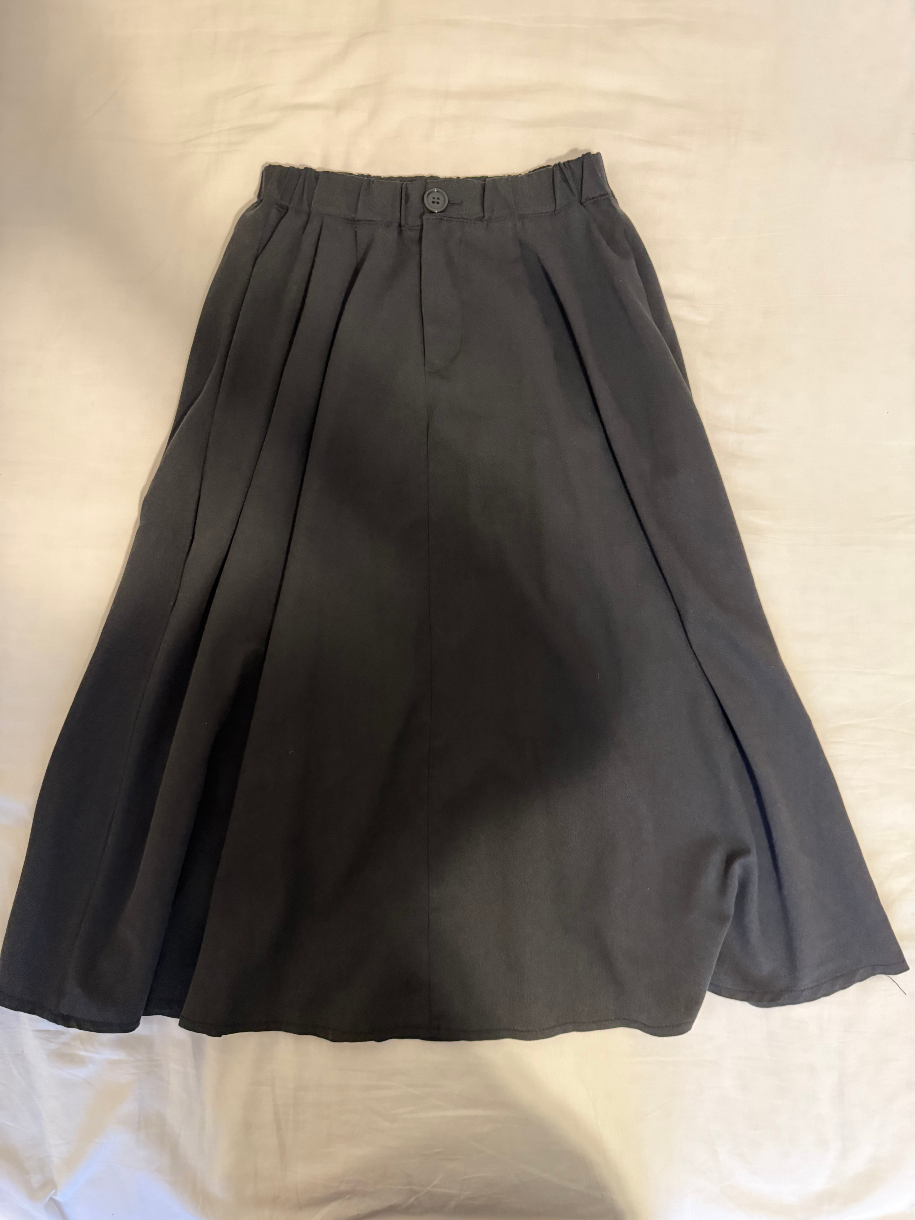 Women’s Black Pleated Midi Skirt – Elastic Waist