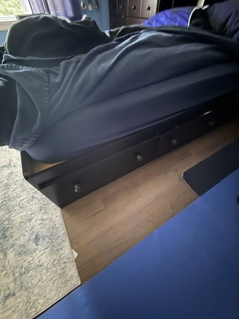 Bedroom Set -Bed, Dresser, Nightstand - photo 4
