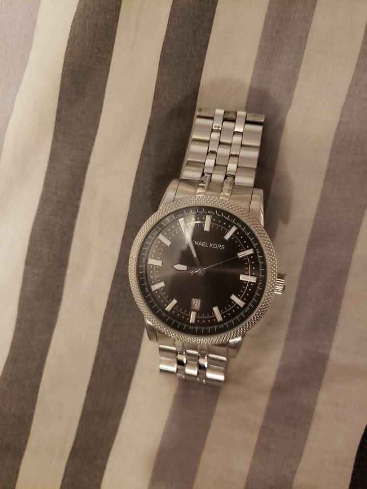 MK Michael Kors Watch #7028. Unisex. Like new!