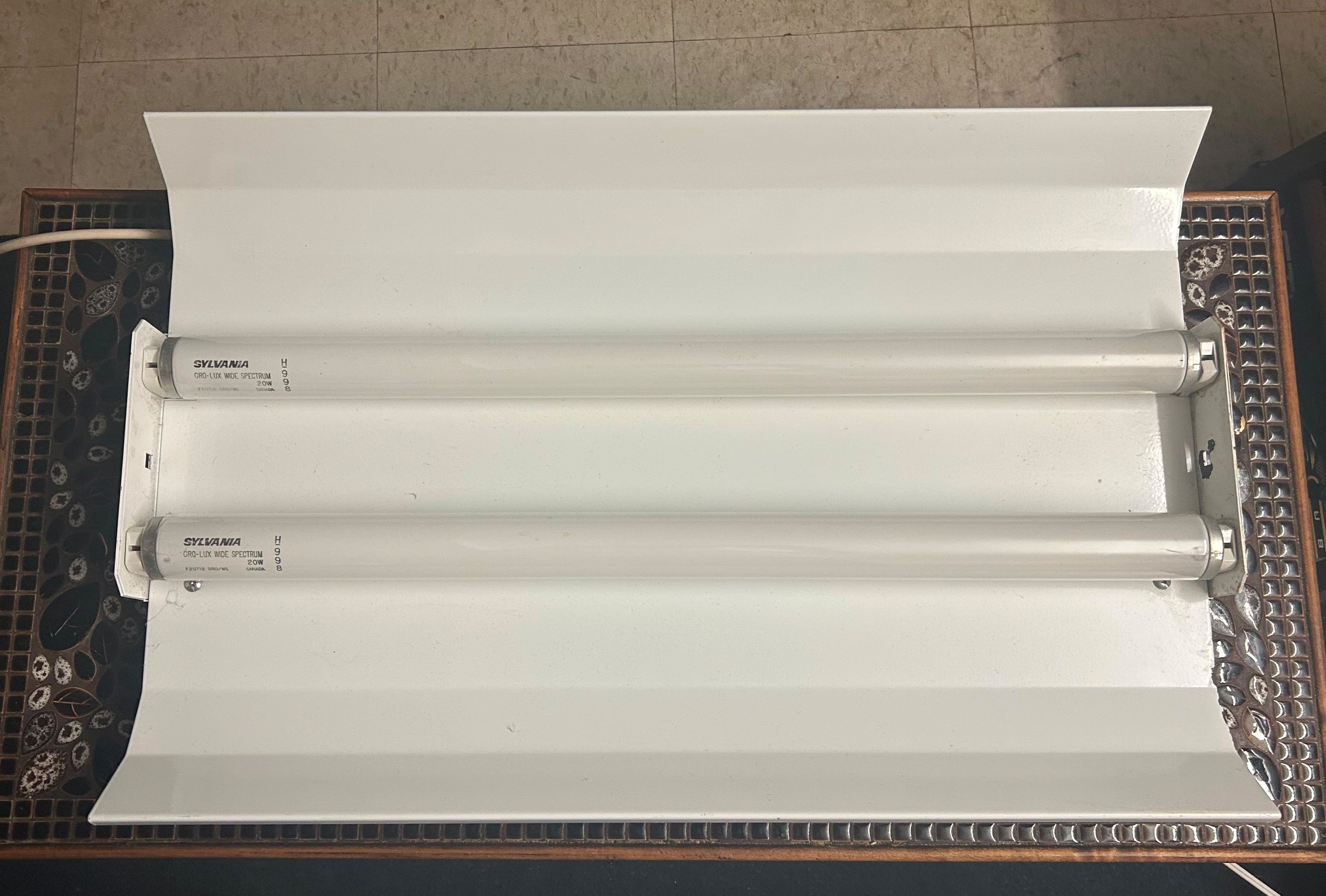 Free Grow Light Fixture + Bulbs - photo 3