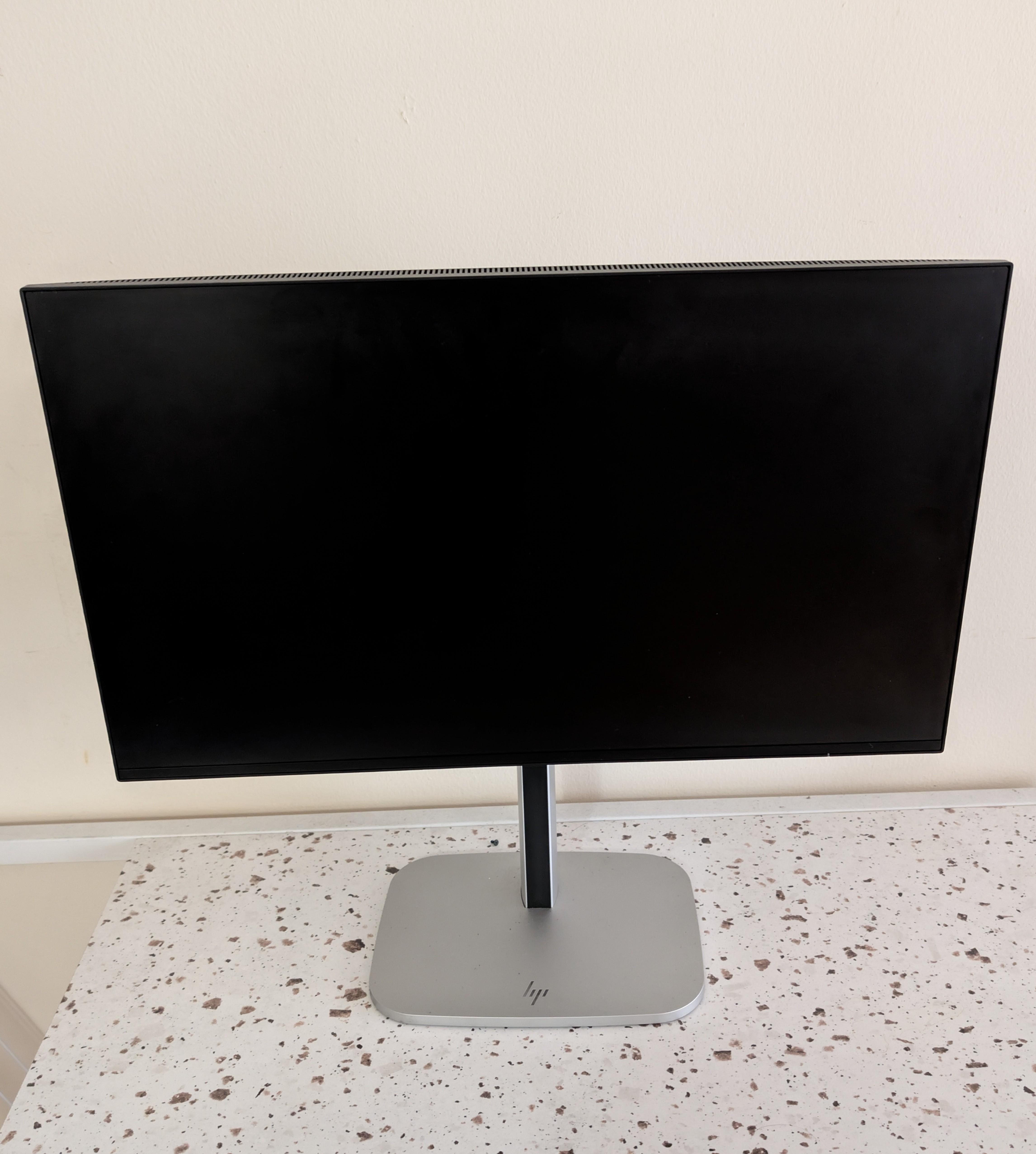 ❗MOVING  SALE❗HP Series 5 Pro 23.8 inch FHD USB-C Monitor–524pu