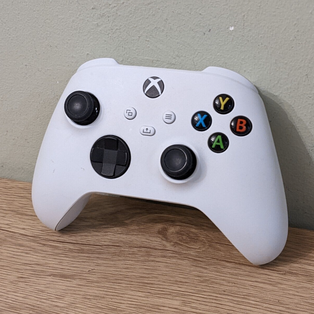 White Microsoft XBox Series S/X Wireless Controller