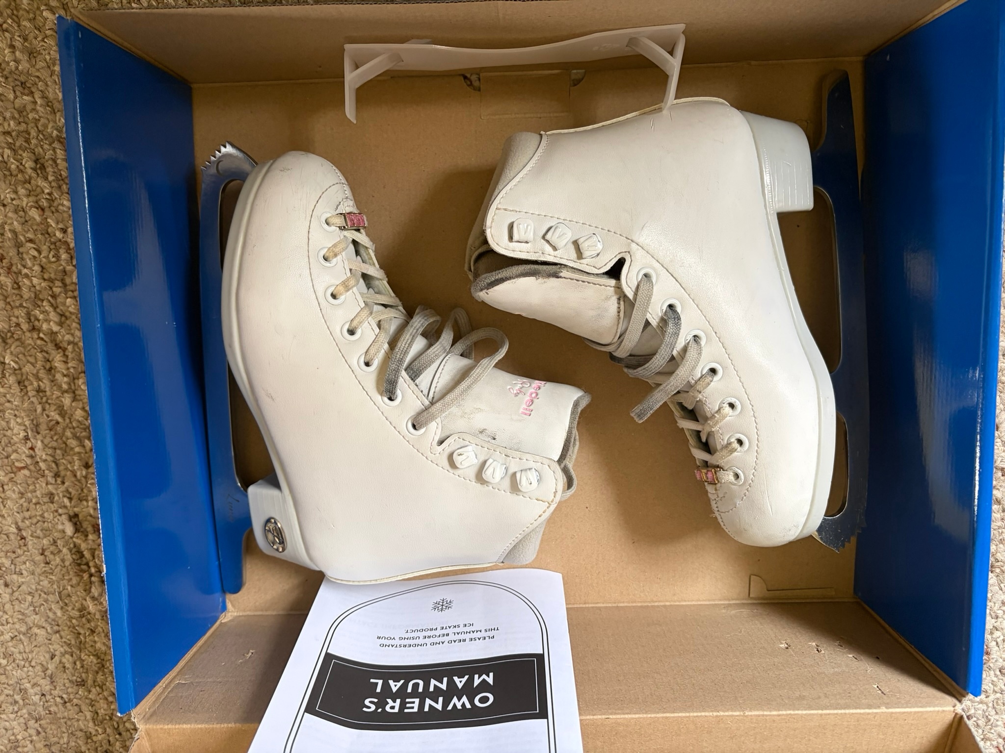 ⛸️ RIEDELL RUBY JUNIOR FIGURE SKATES — SIZE 2D — $85 ⛸️ - photo 2